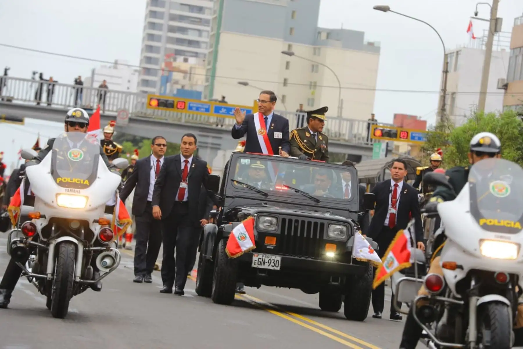 El presidente de la República, Martín Vizcarra, llega a la avenida Brasil para participar de la Gran Parada Militar por Fiestas Patrias .Foto: ANDINA/Prensa Presidencia