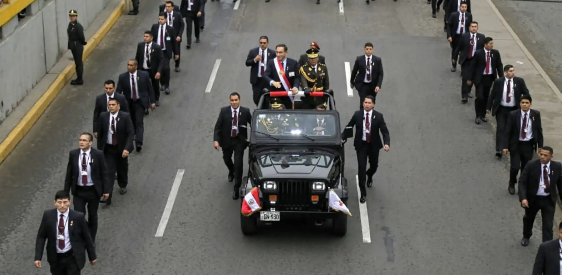 El presidente de la República, Martín Vizcarra, llega a la avenida Brasil para participar de la Gran Parada Militar por Fiestas Patrias .Foto: ANDINA/Prensa Presidencia