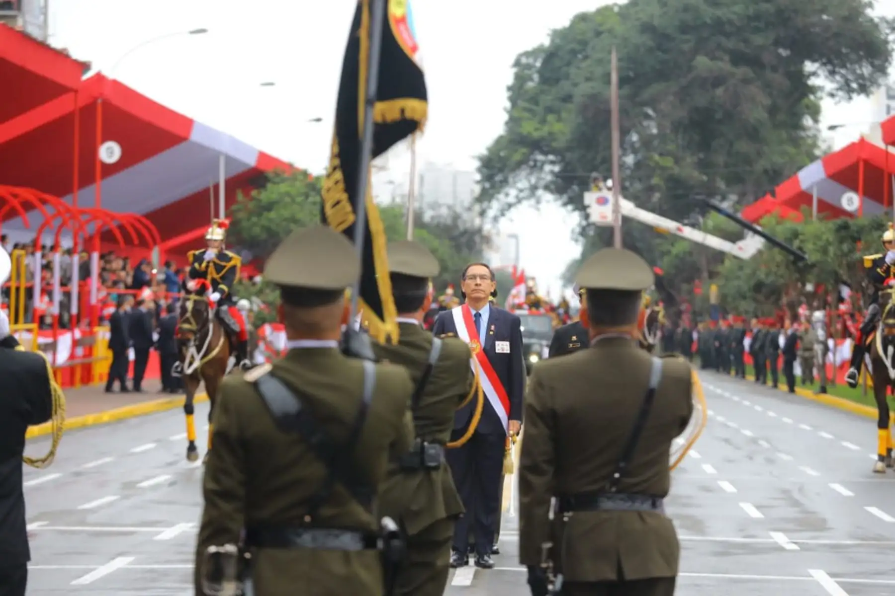El presidente de la República, Martín Vizcarra, preside   la Gran Parada Militar por Fiestas Patrias. Foto: ANDINA/Prensa Presidencia