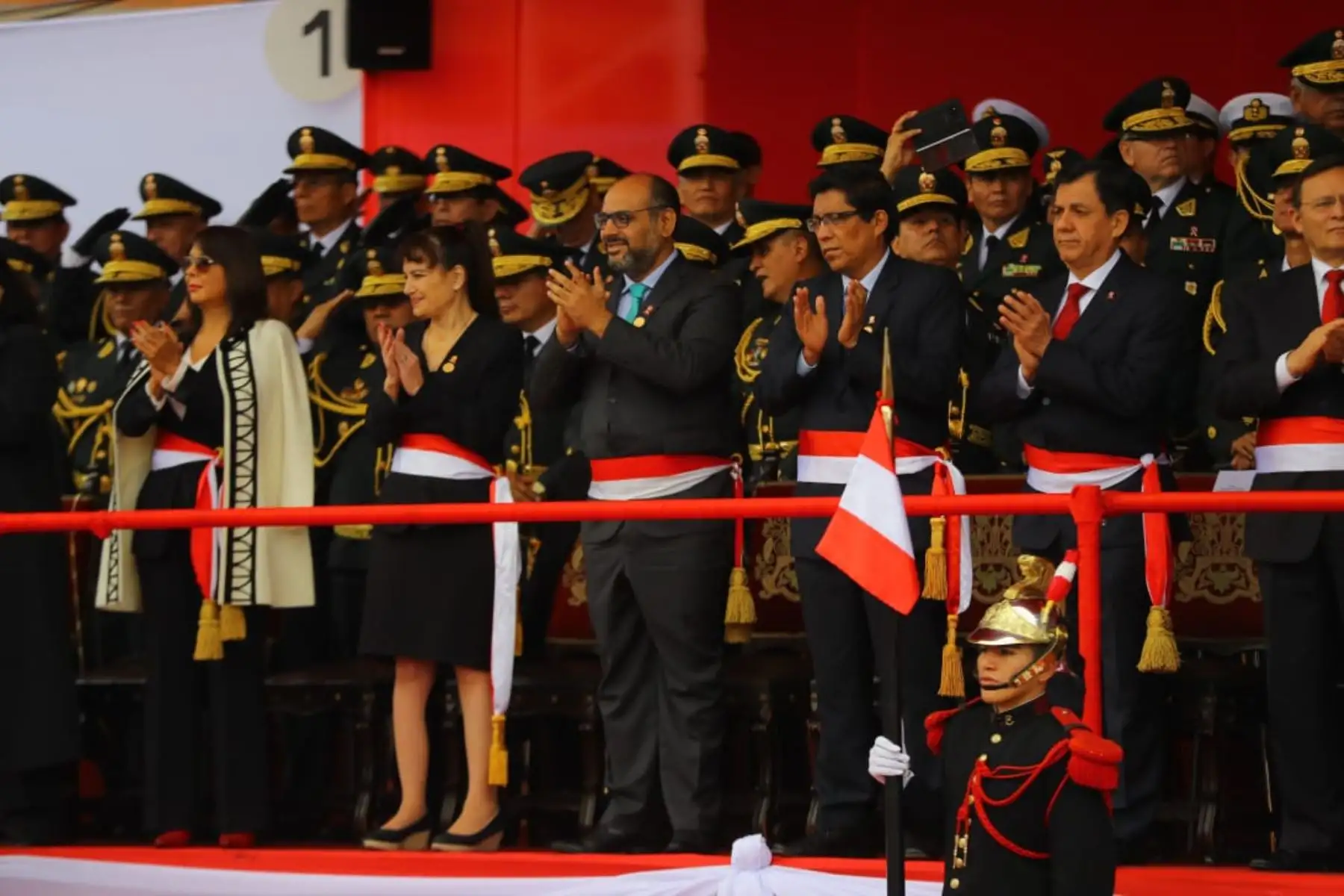 El presidente de la República, Martín Vizcarra, preside la Gran Parada Militar por Fiestas Patrias. Foto: ANDINA/Prensa Presidencia