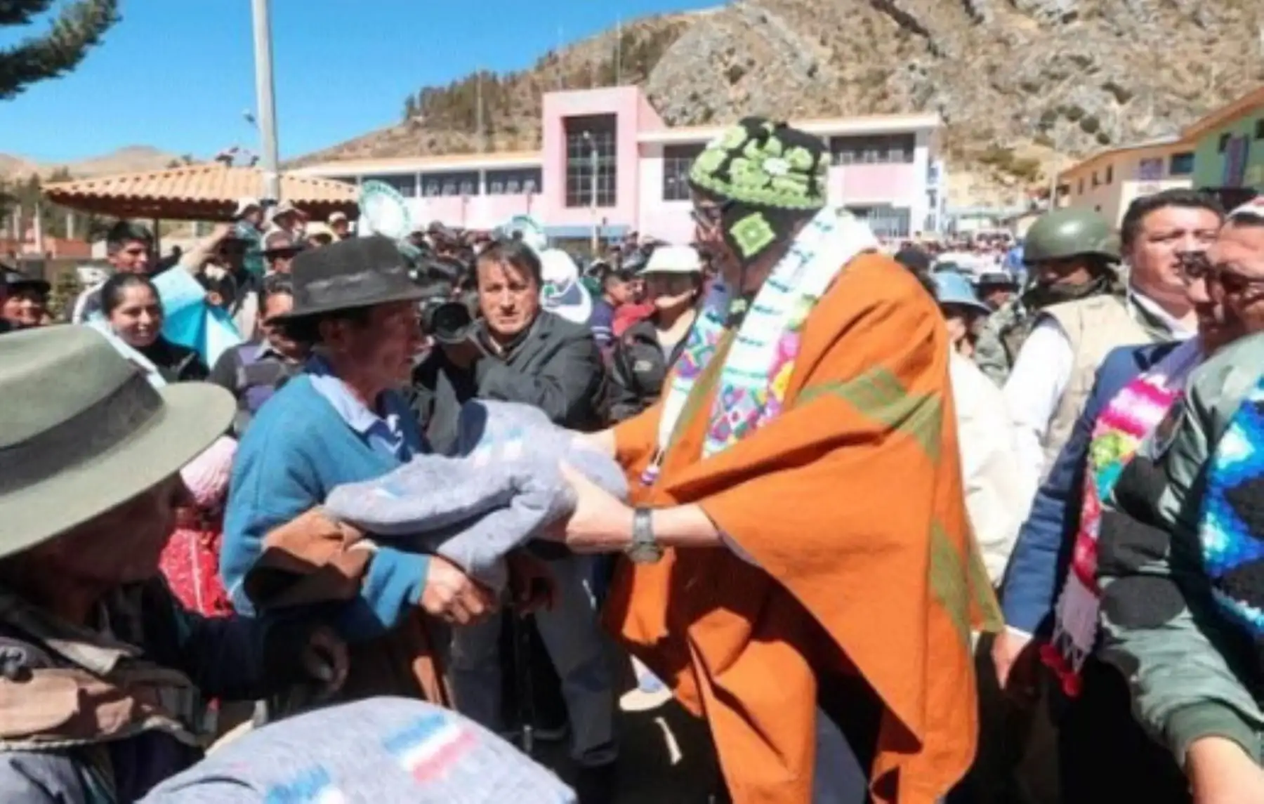 En la región Huancavelica las bajas temperaturas han dejado hasta el momento 50,212 personas afectadas y 128,316 animales- entre ovinos, vacuno, auquénidos y otros- en la  misma condición.