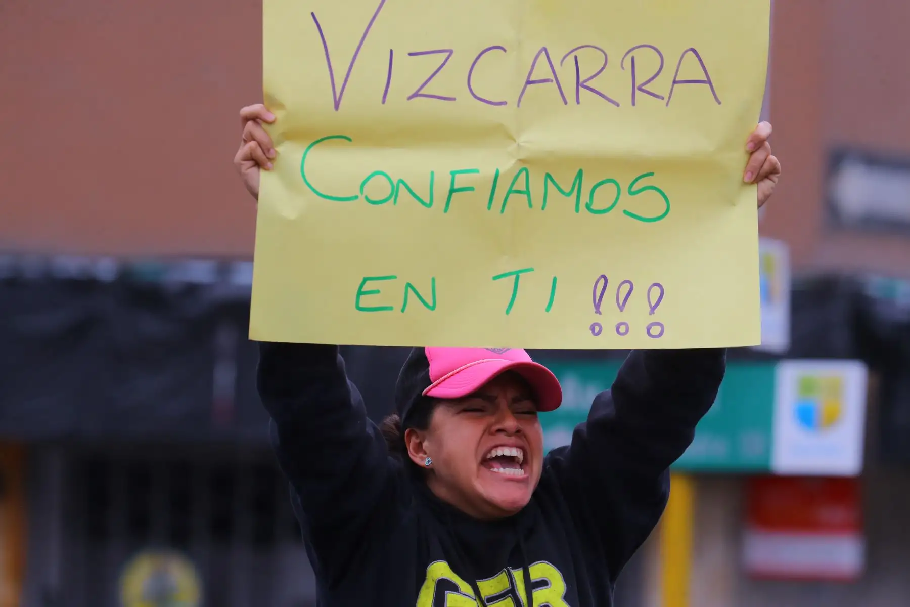Presidente de la República,Martín Vizcarra, recorrió 23 cuadras de la Av. Brasil saludando al público, tras culminar la Gran Parada Militar.Foto: ANDINA/Prensa Presidencia