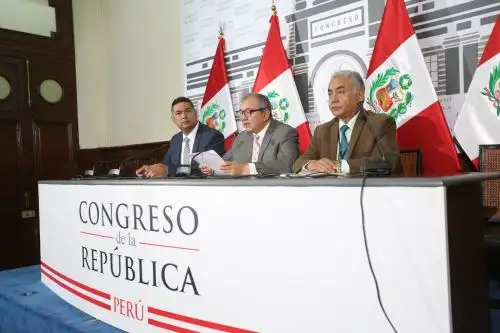 Walter Jibaja, al extremo derecho.