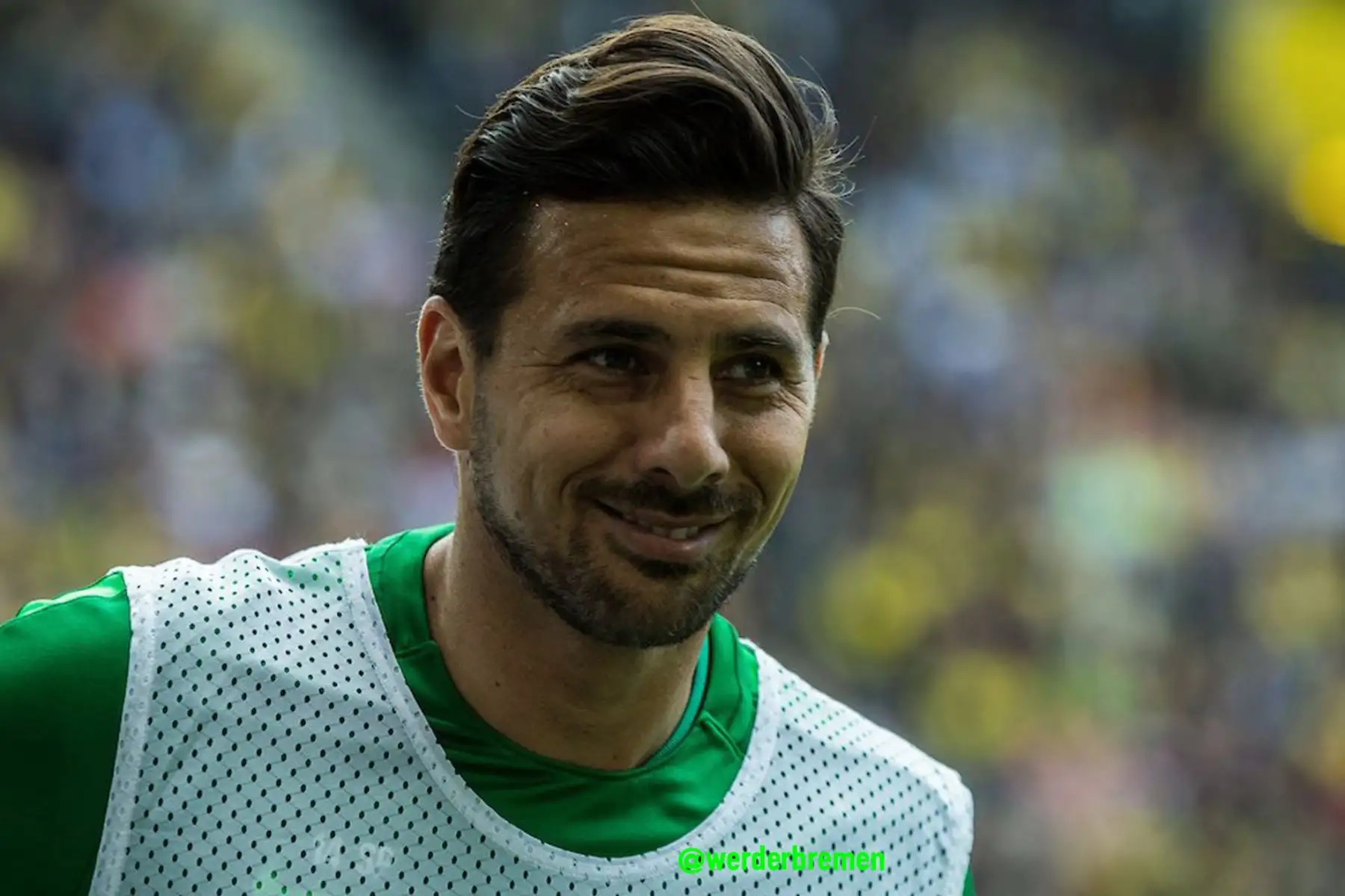 El internacional delantero peruano Claudio Pizarro fue presentado oficialmente hoy por el Werder Bremen, cuadro que lo fichó por una temporada.Foto:ANDINA/Werder Bremen fc