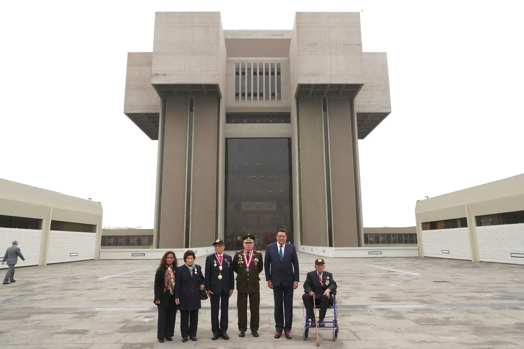 El ministro de Defensa, José Huerta Torres, presidió Ceremonia por el 77 aniversario del triunfo de la campaña militar de 1941. Foto: ANDINA/MINDEF