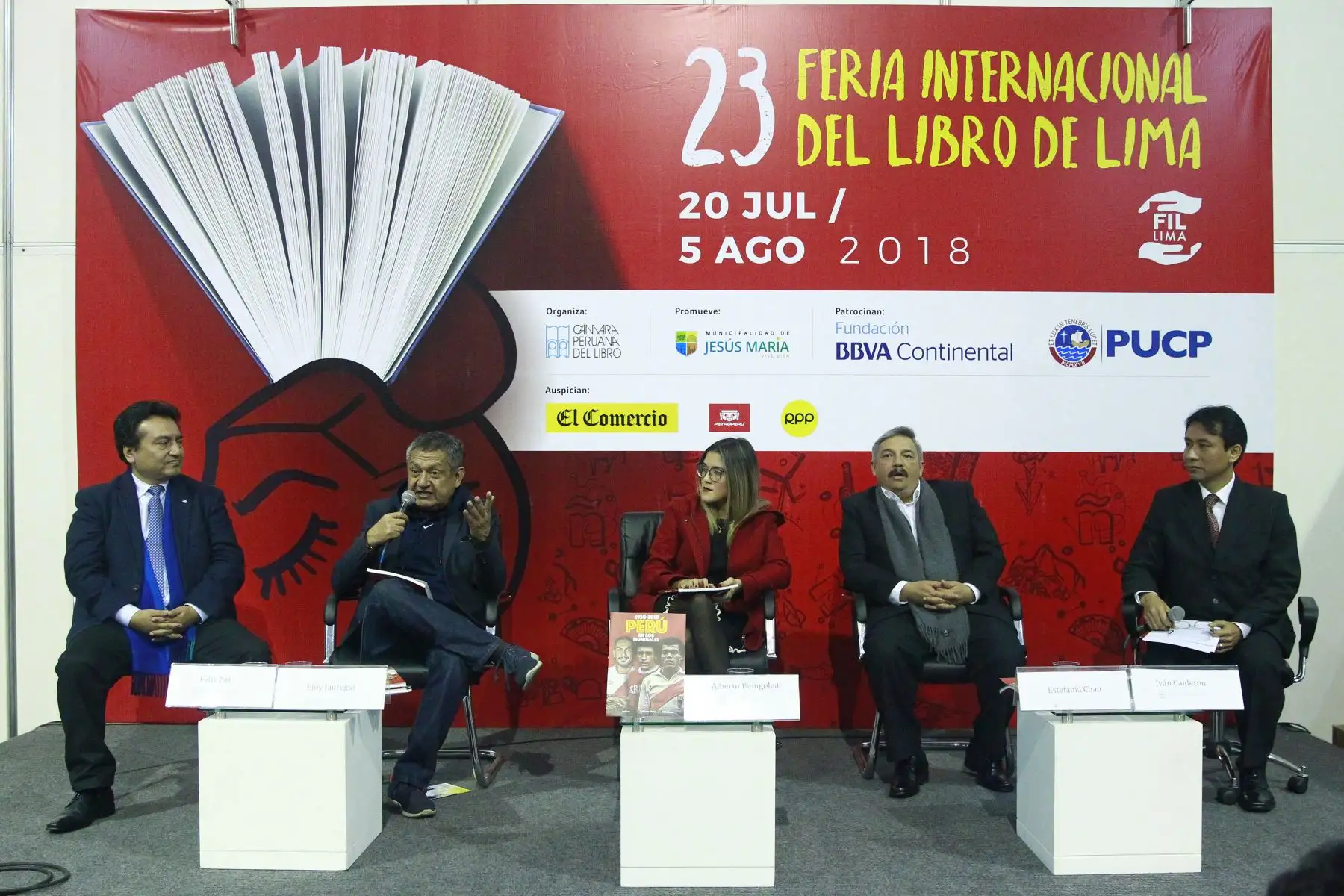Editora Perú presenta libro  "Perú en los Mundiales" en la Feria Internacional del Libro de Lima, que recopila la historia gráfica de nuestra selección de fútbol en las copas del mundo, participan en el panel los periodistas Felix Paz, Eloy Jauregui , Estefania Chau Suero y Alberto BeingoleaFoto: ANDINA/Eddy Ramos