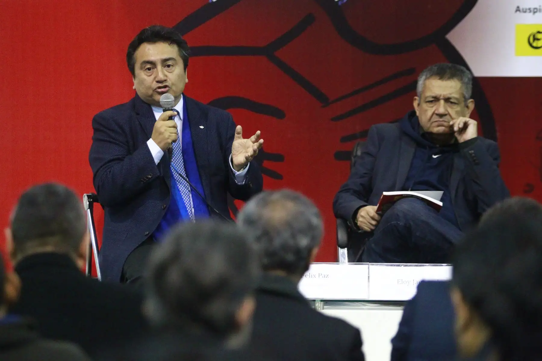 Editora Perú presenta libro  "Perú en los Mundiales" en la Feria Internacional del Libro de Lima, que recopila la historia gráfica de nuestra selección de fútbol en las copas del mundo, participa en el panel los  periodistas Eloy Jauregui y Felix Paz .Foto: ANDINA/Eddy Ramos
