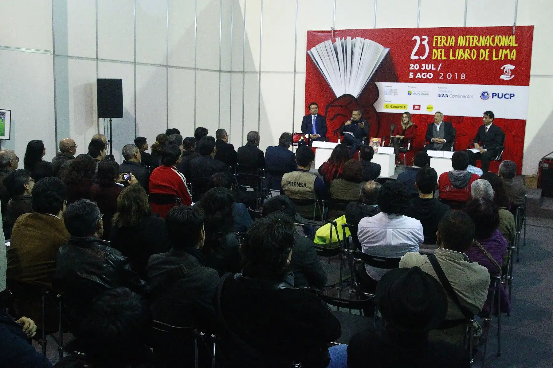 Editora Perú presenta libro  "Perú en los Mundiales" en la Feria Internacional del Libro de Lima, que recopila la historia gráfica de nuestra selección de fútbol en las copas del mundo, participan en el panel los periodistas Felix Paz, Eloy Jauregui , Estefania Chau Suero y Alberto BeingoleaFoto: ANDINA/Eddy Ramos