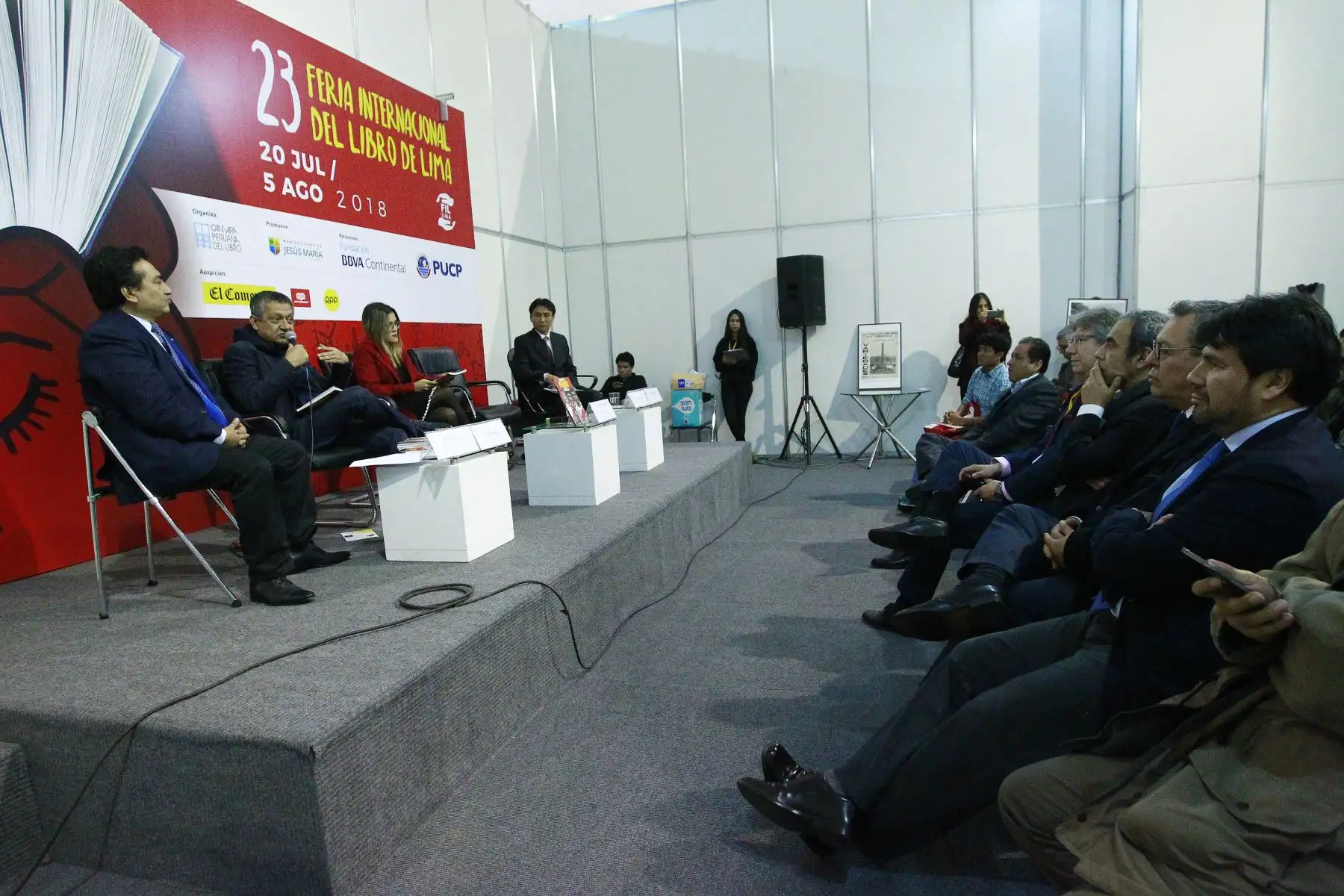 Editora Perú presenta libro  "Perú en los Mundiales" en la Feria Internacional del Libro de Lima, que recopila la historia gráfica de nuestra selección de fútbol en las copas del mundo, participan en el panel los periodistas Felix Paz, Eloy Jauregui , Estefania Chau Suero y Alberto BeingoleaFoto: ANDINA/Eddy Ramos
