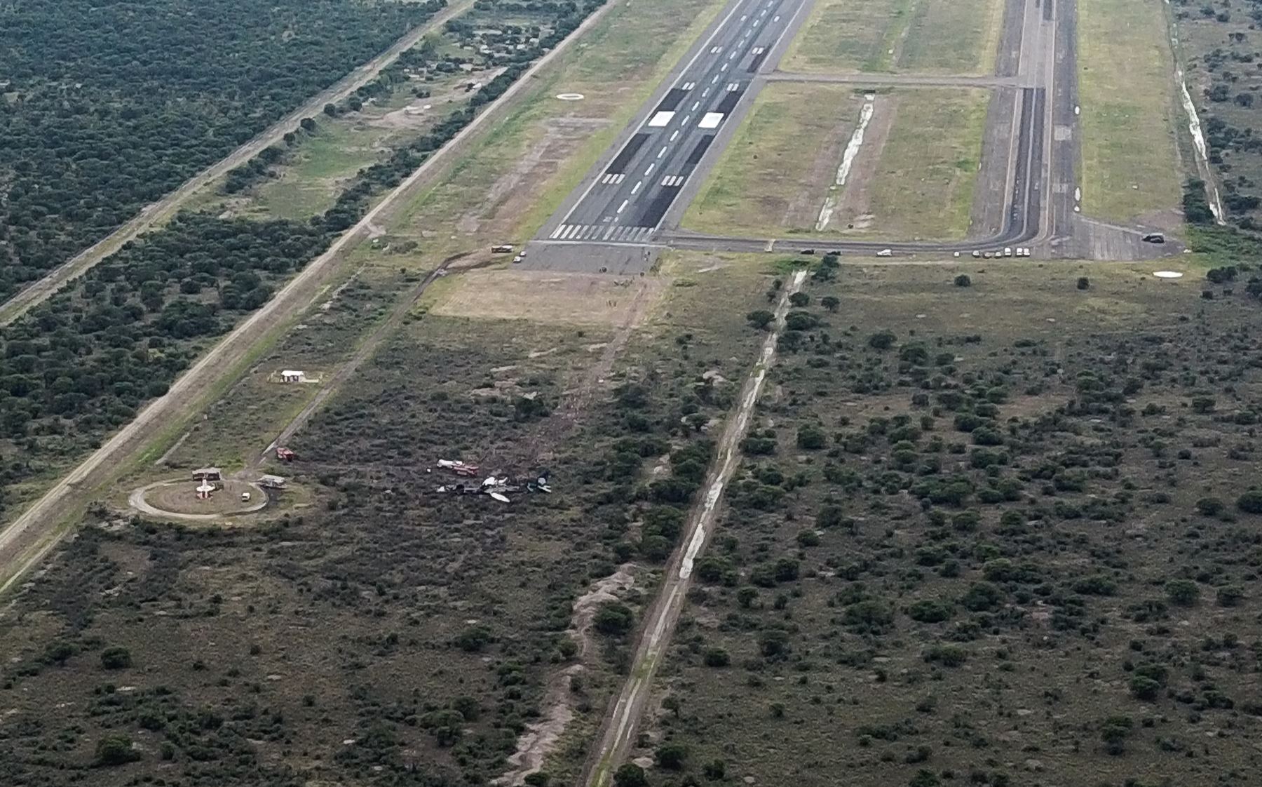 Vista panorámica del avión que se estrelló con 97 pasajeros y cuatro tripulantes a bordo en despegue en el aeropuerto de Durango, en el norte de México, el 31 de julio de 2018. AFP