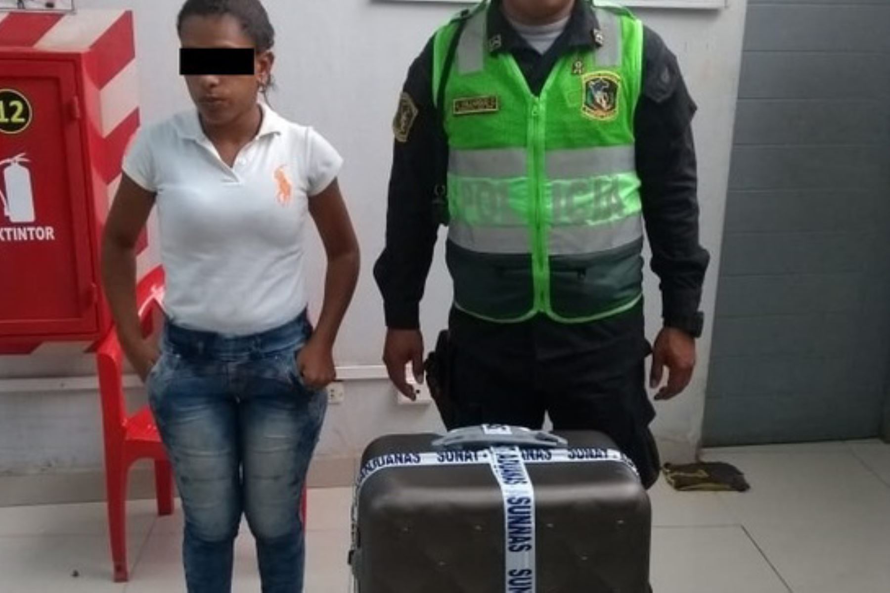 Policía detiene a mujer de nacionalidad colombiana con cuatro kilos de marihuana en Tumbes.