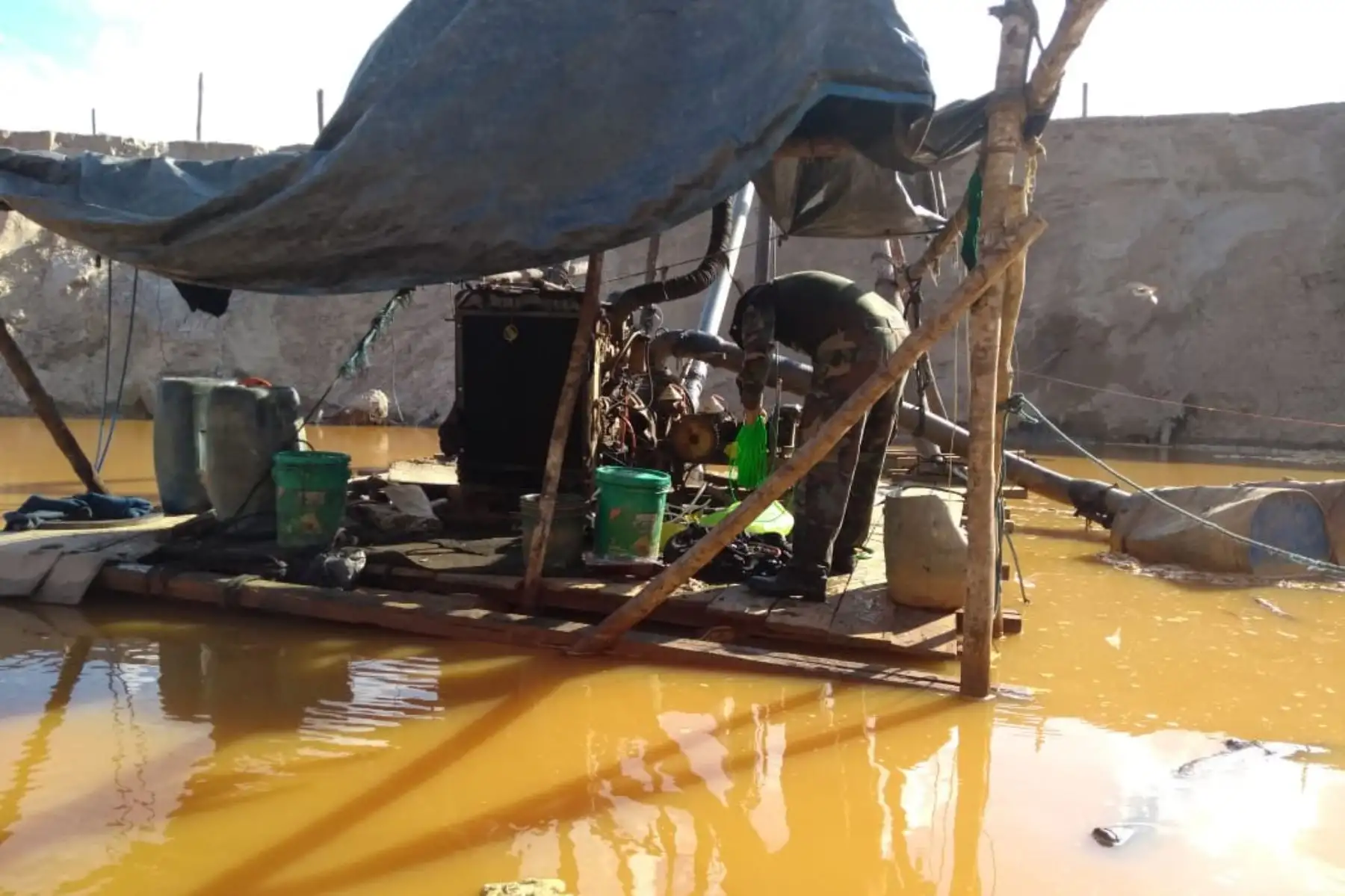 La Policía Nacional del Perú (PNP) realizó un operativo de interdicción contra la minería ilegal en la zona denominada La Pampa, a la altura del Km 104 de la carretera Interoceánica Sur en el distrito de Inambari, región Madre de Dios. Foto: ANDINA/Mininter