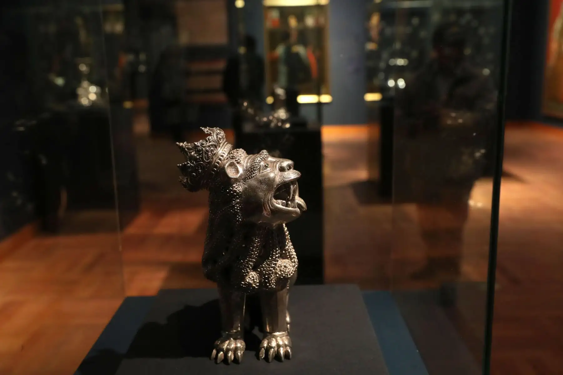 Excepcionales piezas hechas en plata forman parte de la muestra titulada "Plata de los Andes" Foto: EFE