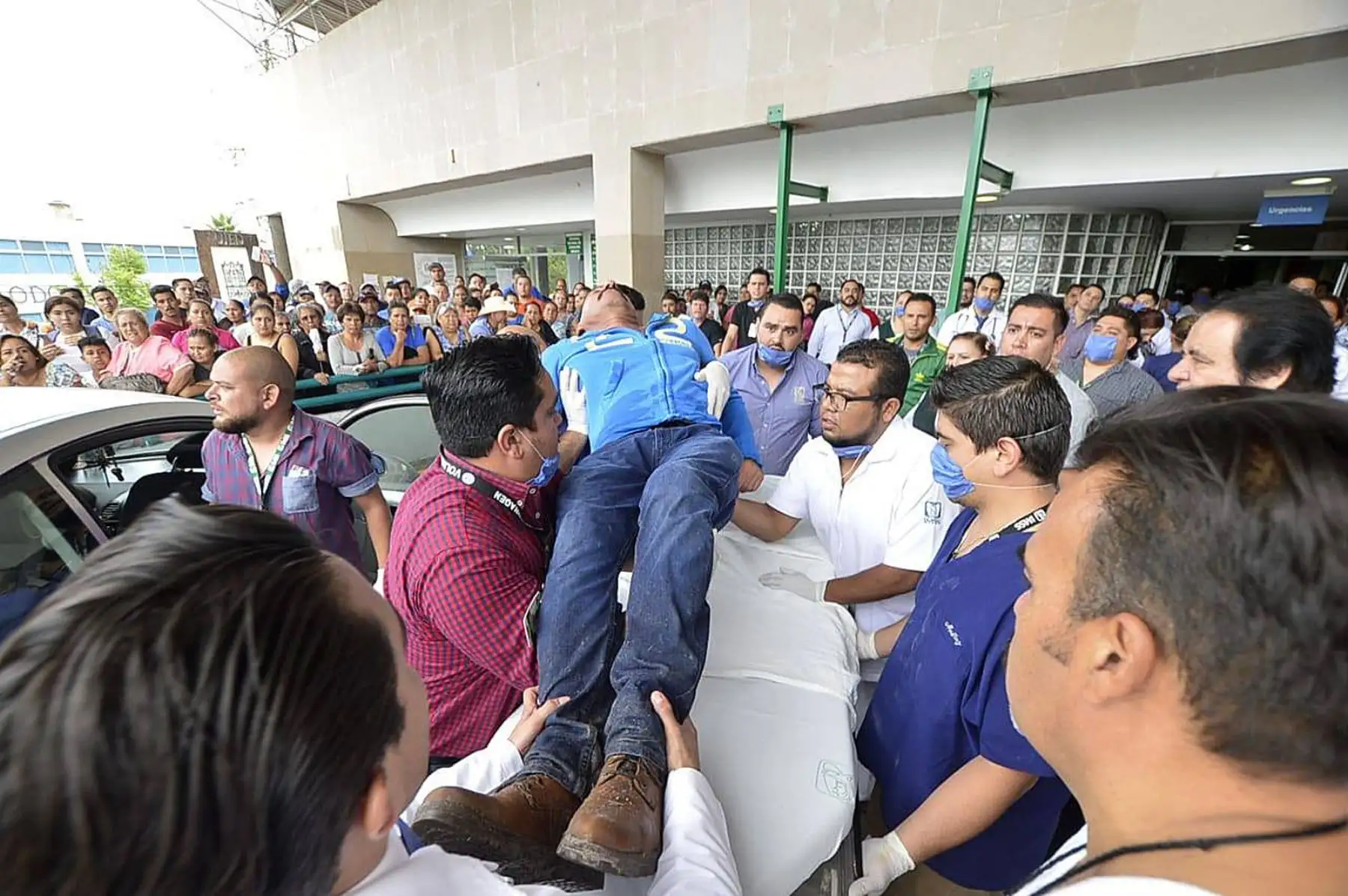 Llegada de heridos al hospital de Durango Foto: EFE