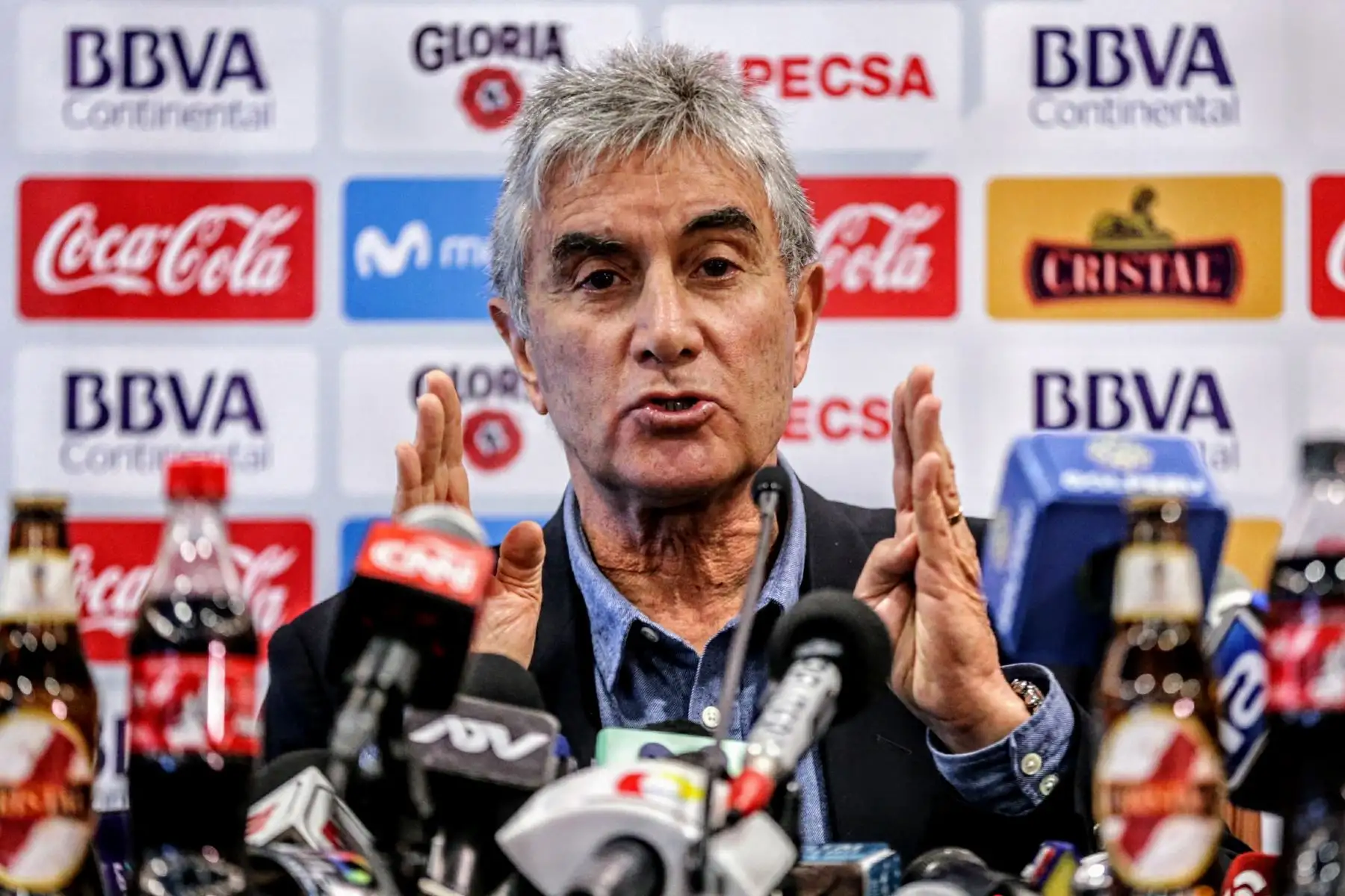 Juan Carlos Oblitas, director deportivo de la FPF, ofrece conferencia de prensa en el hotel Los Delfines. Foto: ANDINA/Luis Iparraguirre