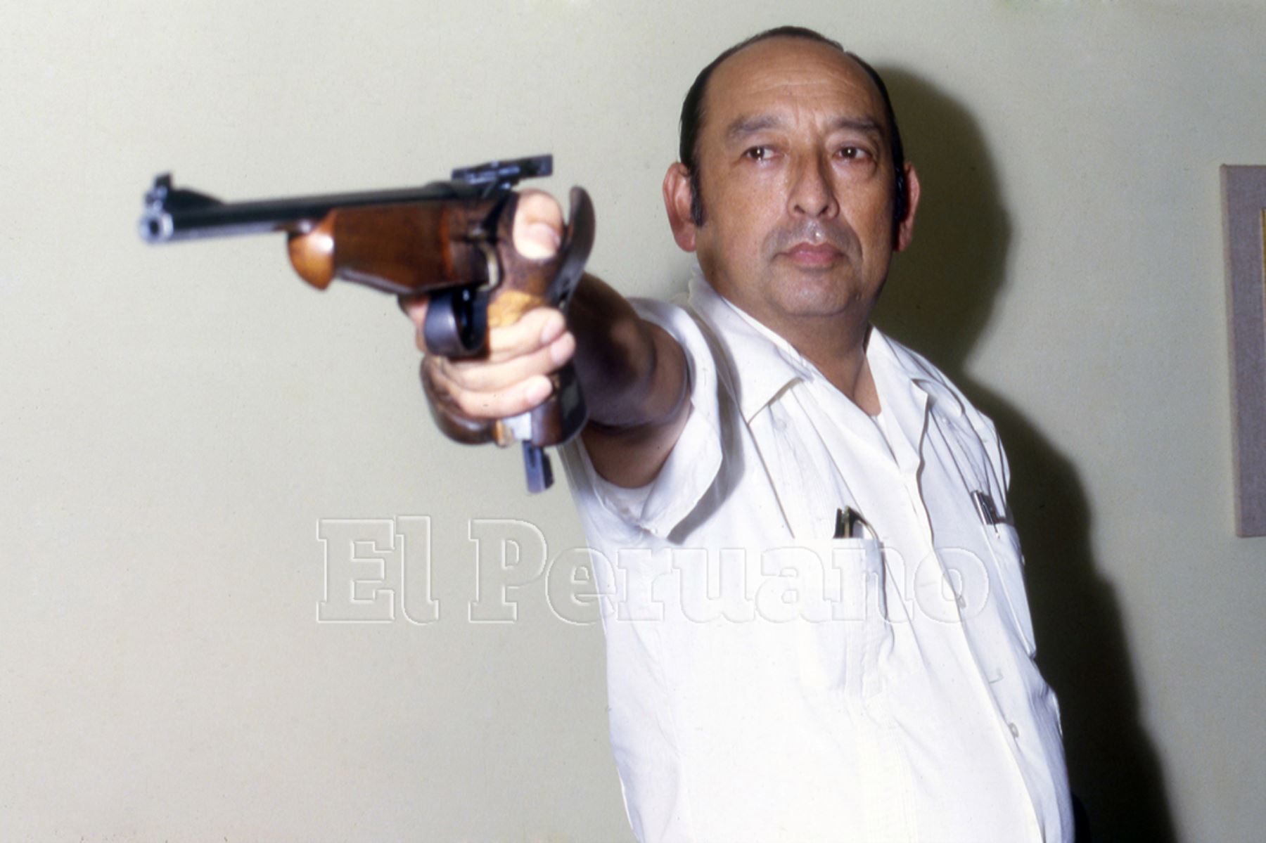 Edwin Vásquez campeón olímpico de tiro en Londres 1948 en entrevista para La Crónica (Lima - 16 febrero 1980).  Foto: Archivo Histórico de EL PERUANO