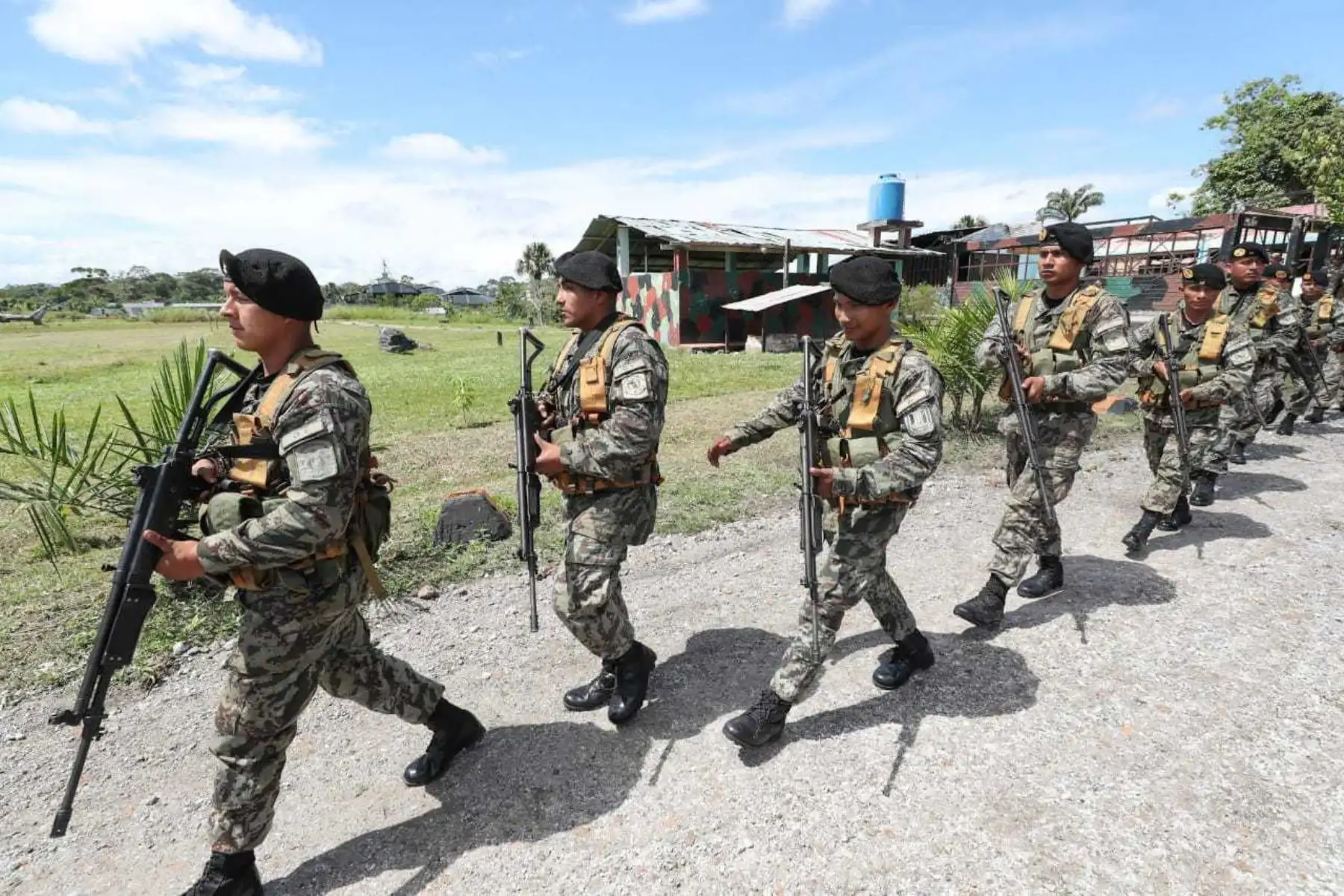 El Ejecutivo prorrogó el estado de emergencia, por el término de 30 días calendario, a partir del 27 de febrero, en parte del Corredor Vial Apurímac-Cusco-Arequipa, a fin de preservar y/o restablecer el orden interno, garantizar el libre tránsito vehicular, el normal desarrollo de las actividades ciudadanas y preservar los derechos fundamentales de los ciudadanos.ANDINA/Difusión