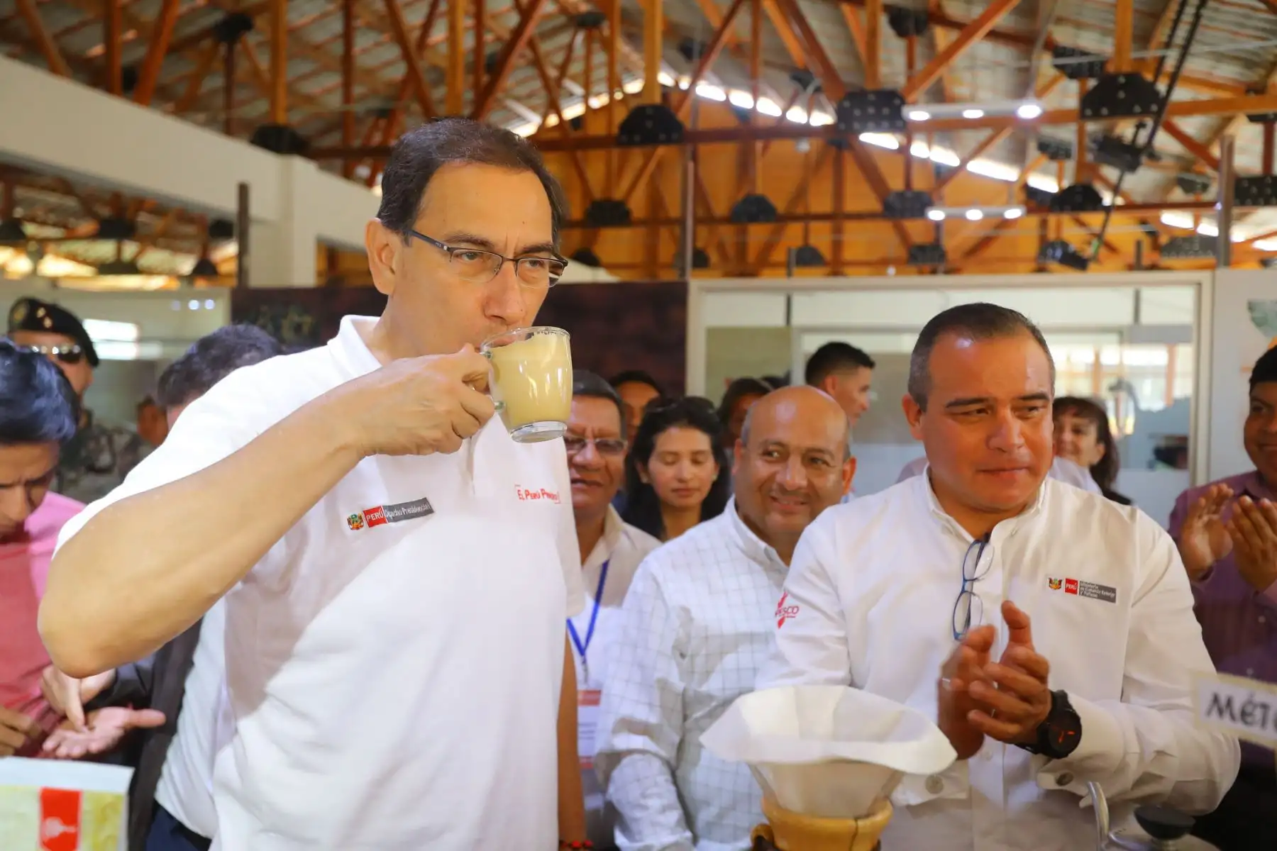 El presidente de la República,Martin Vizcarra, realiza entrega de proyectos de Mejoramiento de los servicios turísticos de la Ruta del Café en el distrito de Villa Rica. Esta iniciativa fortalecerá la Ruta del Café y se espera atraer a 300 mil turistas entre nacionales y extranjeros. Foto: ANDINA/Prensa Presidencia