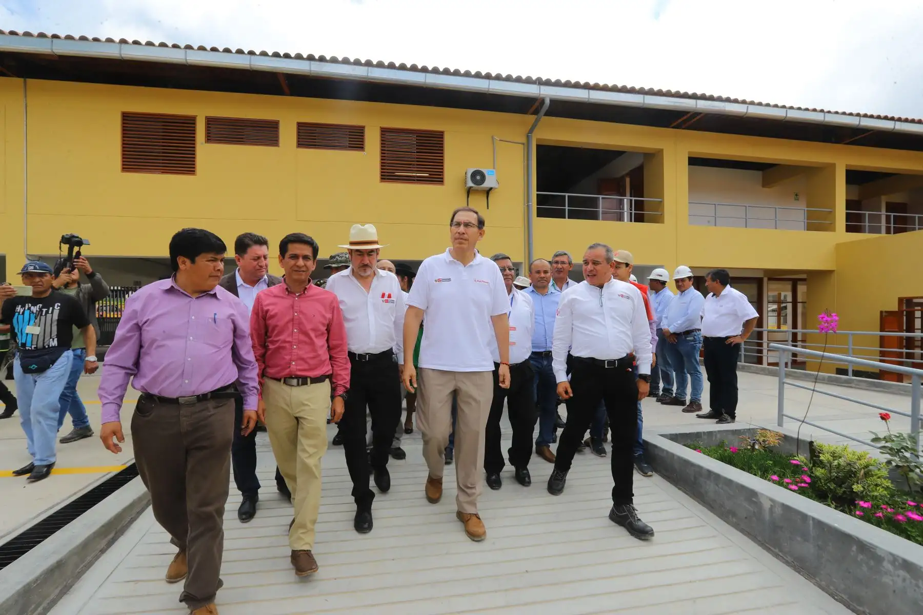 El presidente de la República,Martin Vizcarra, realiza entrega de proyectos de Mejoramiento de los servicios turísticos de la Ruta del Café en el distrito de Villa Rica. Esta iniciativa fortalecerá la Ruta del Café y se espera atraer a 300 mil turistas entre nacionales y extranjeros. Foto: ANDINA/Prensa Presidencia