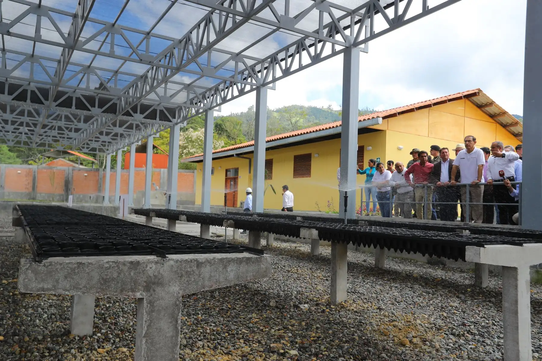 El presidente de la República,Martin Vizcarra, realiza entrega de proyectos de Mejoramiento de los servicios turísticos de la Ruta del Café en el distrito de Villa Rica. Esta iniciativa fortalecerá la Ruta del Café y se espera atraer a 300 mil turistas entre nacionales y extranjeros. Foto: ANDINA/Prensa Presidencia