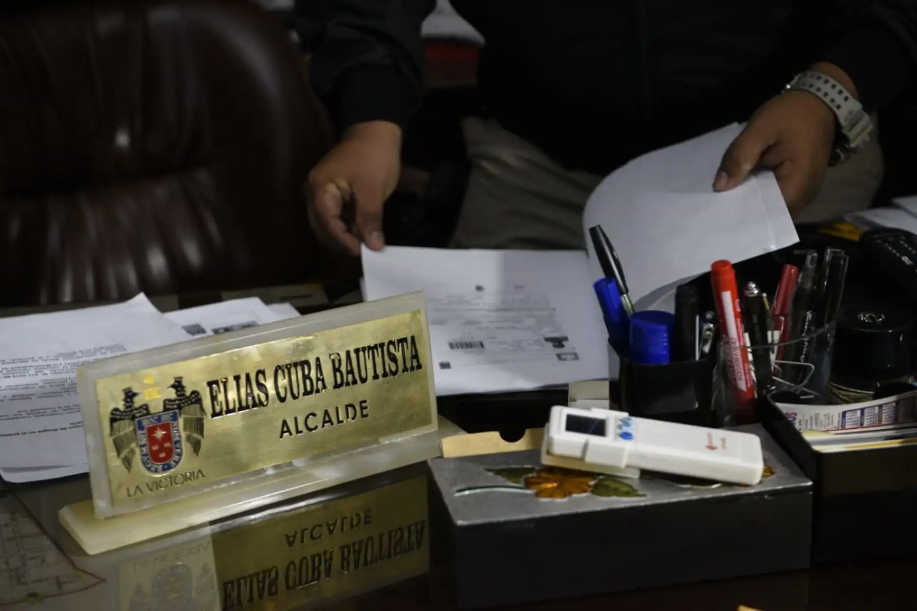 La Policía Nacional del Perú (PNP) y el Ministerio Público detuvieron esta madrugada a 23 integrantes de la organización criminal los Intocables Ediles, dedicados a los delitos de corrupción de funcionarios, colusión y cobro indebido, en el distrito de La Victoria. Foto: ANDINA/Mininter.
