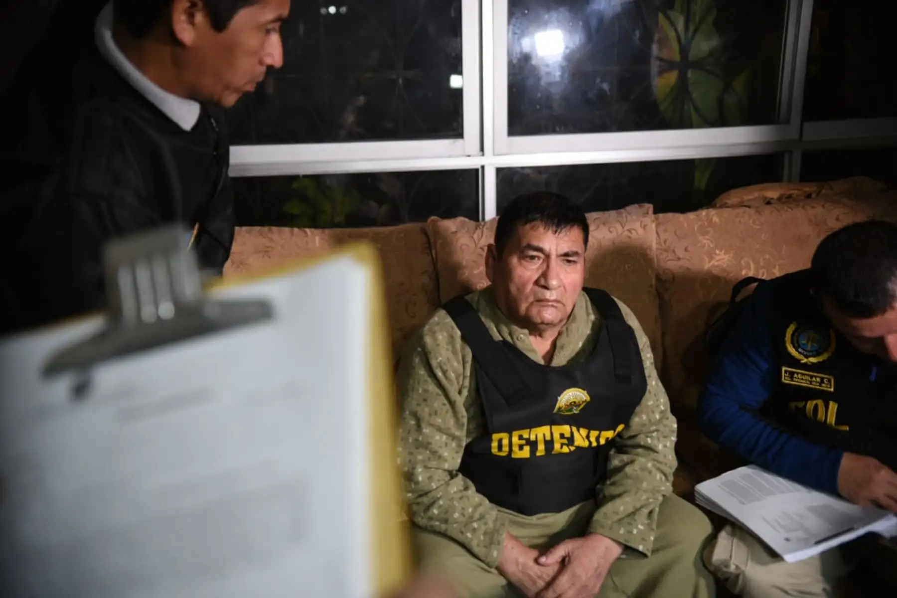 La Policía Nacional del Perú (PNP) y el Ministerio Público detuvieron esta madrugada a 23 integrantes de la organización criminal los Intocables Ediles, dedicados a los delitos de corrupción de funcionarios, colusión y cobro indebido, en el distrito de La Victoria. Foto: ANDINA/Mininter.