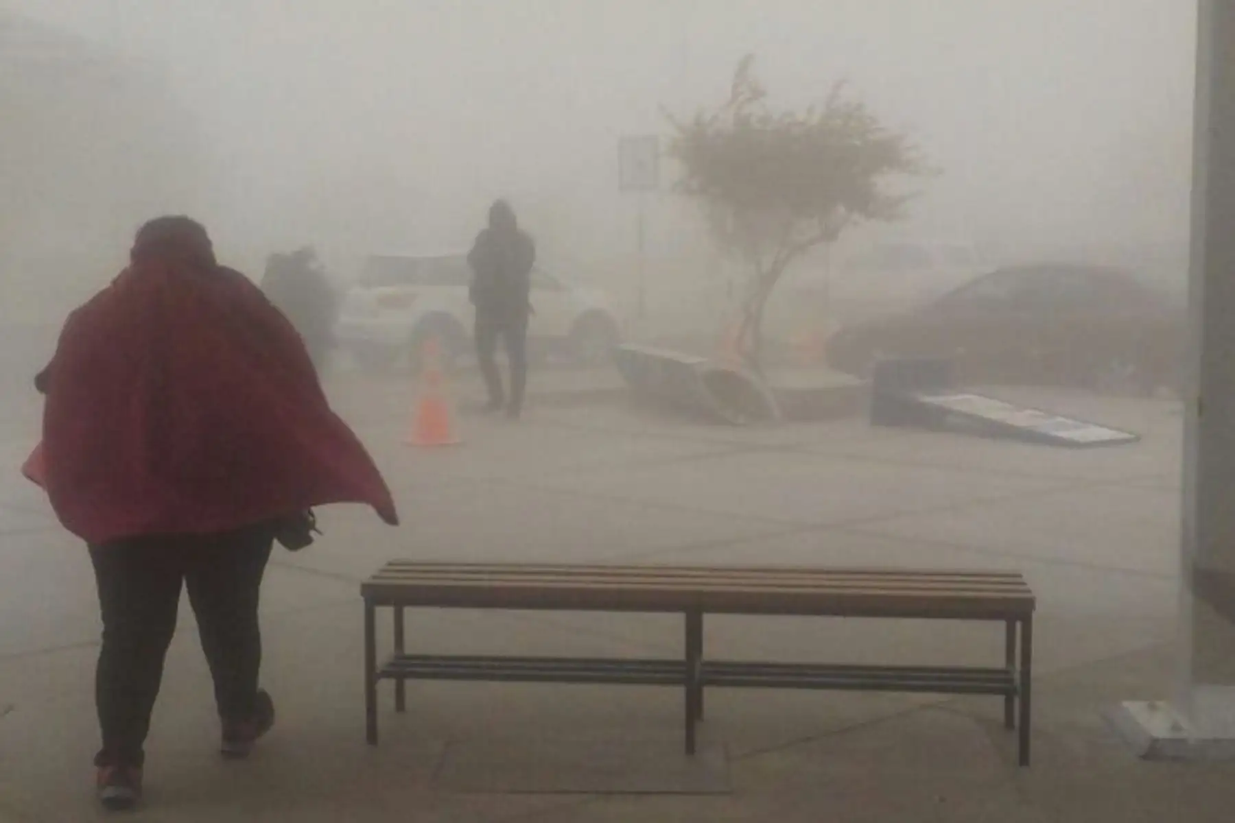 Fuertes vientos se presentarán desde esta mañana hasta el miércoles 15 de agosto. Generarán levantamiento de polvo/arena (zonas abiertas de la costa de Ica), neblina y niebla, los cuales reducirán la visibilidad horizontal. ANDINA/Difusión