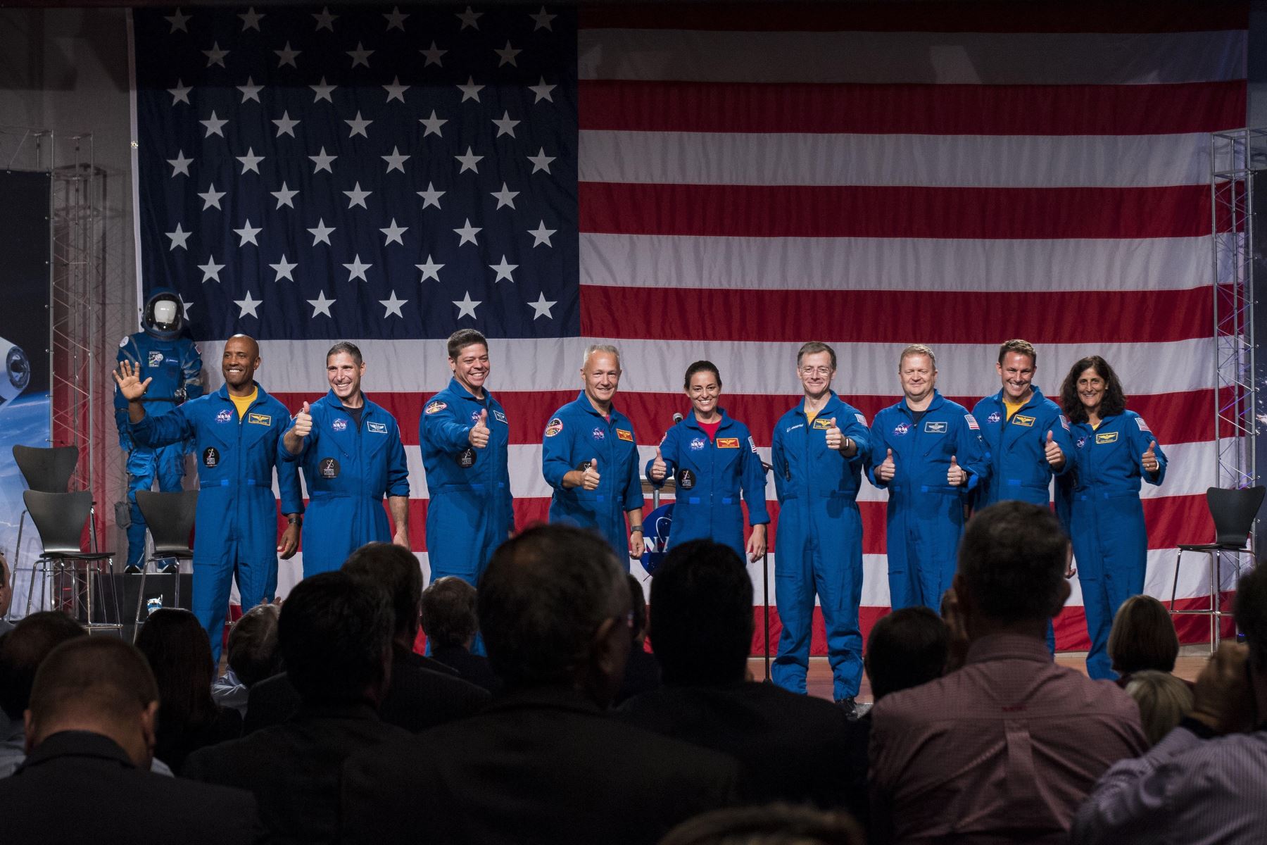 La NASA presentó a nueve astronautas que viajarán en sus próximos vuelos Foto: EFE