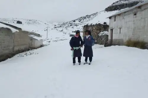 El Servicio Nacional de Meteorología e Hidrología (Senamhi) informó que, desde mañana por la noche hasta el martes 21 de agosto se prevé precipitaciones de moderada a fuerte intensidad en diversas provincias de 13 regiones de la sierra sur, con nevadas en localidades por encima de los 3,800 metros sobre el nivel del mar, y en la sierra centro, sobre los 4,000 de altitud. ANDINA