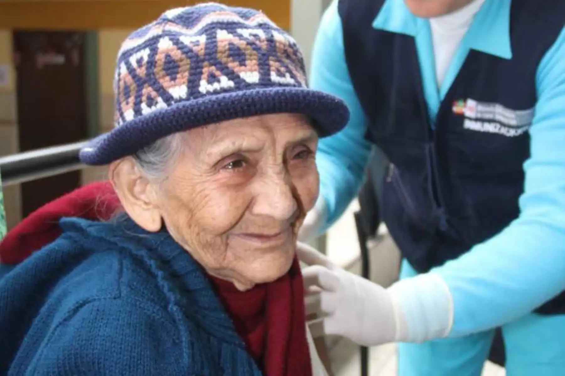 Los adultos mayores extremo pobres que son parte del Programa Nacional de Asistencia Solidaria Pensión 65 serán vacunados contra el neumococo, bacteria que ocasiona neumonías e infecciones respiratorias, como resultado de la propuesta del programa social ante el Ministerio de Salud (Minsa).