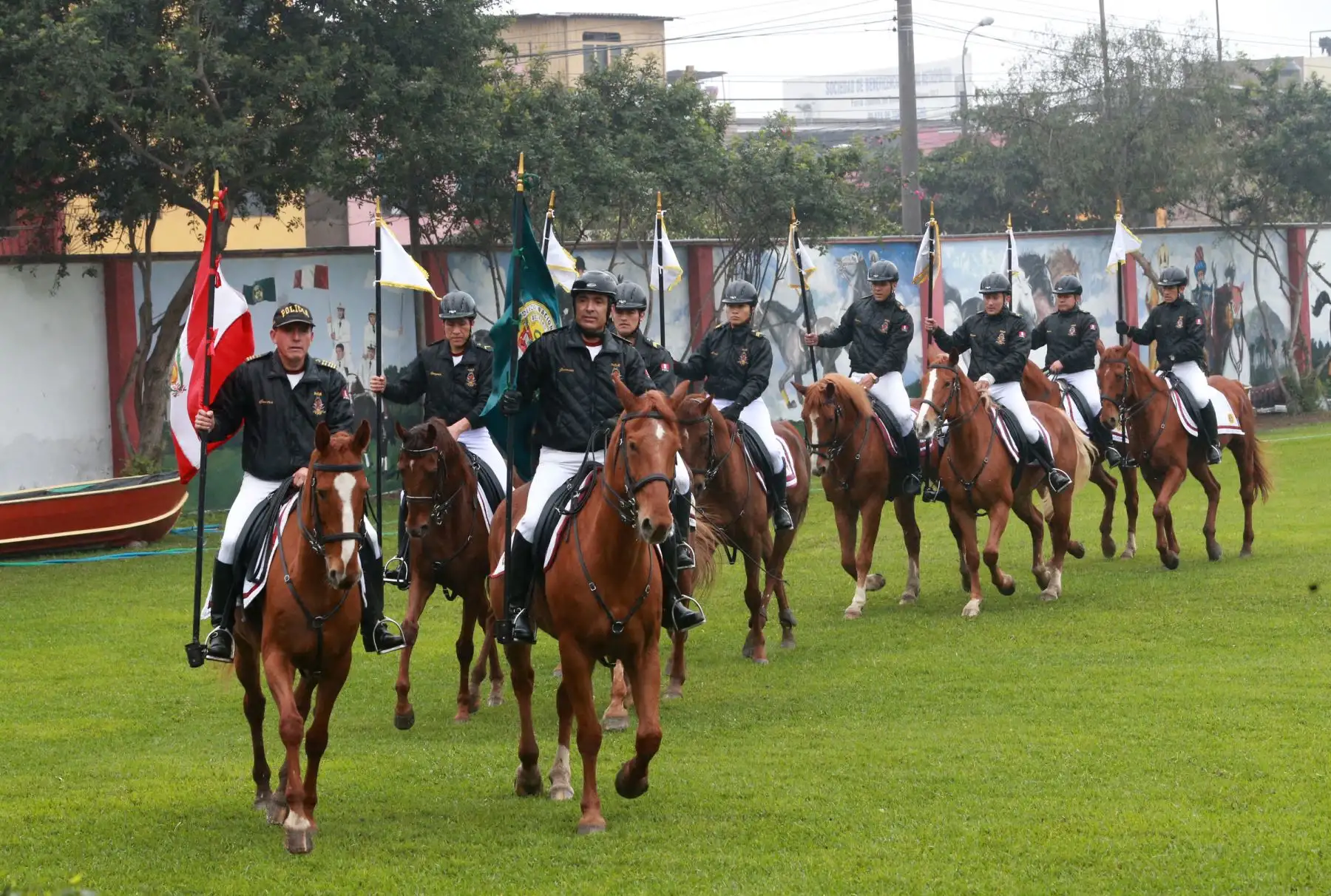 Policía Nacional hizo demostración por el día  de la caballería  peruana,brindando servicio de equinoterapia   a la población .Foto: ANDINA/Norman Córdova