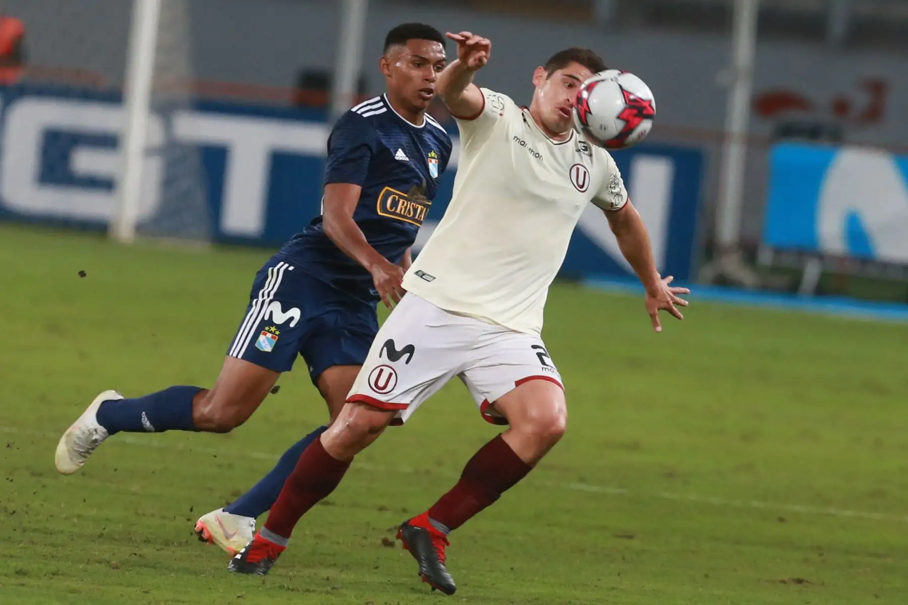 Sporting Cristal derrotó 1-0 a Universitario deporte y se consolida como líder del torneo. Foto: ANDINA/Vidal Tarqui