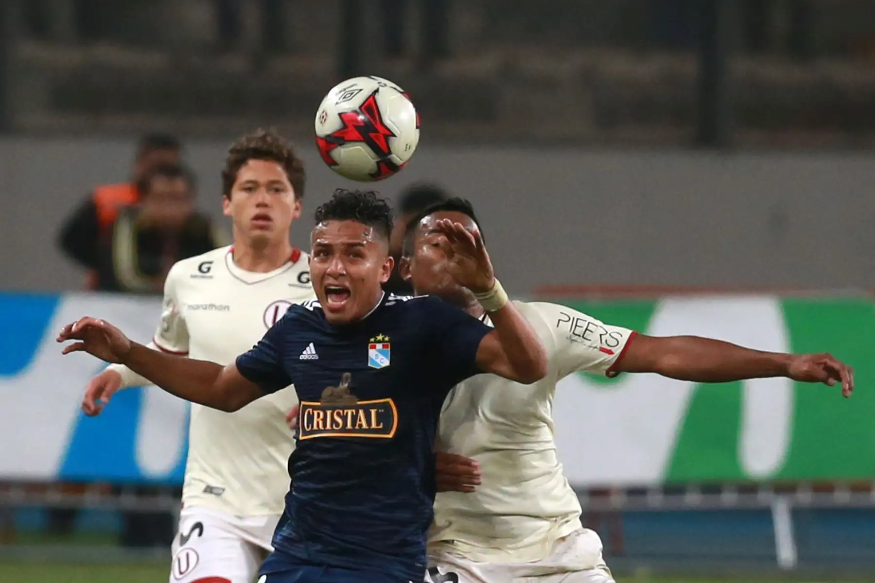 Sporting Cristal derrotó 1-0 a Universitario deporte y se consolida como líder del torneo. Foto: ANDINA/Vidal Tarqui