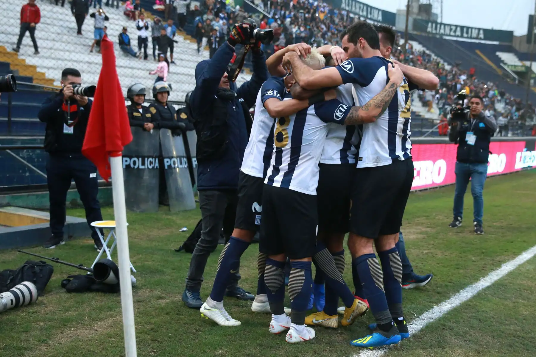Alianza Lima derrotó 3-1 a la Universidad San Martín en el último partido de la jornada 11 del Torneo Apertura.: Foto: ANDINA/Vidal Tarqui