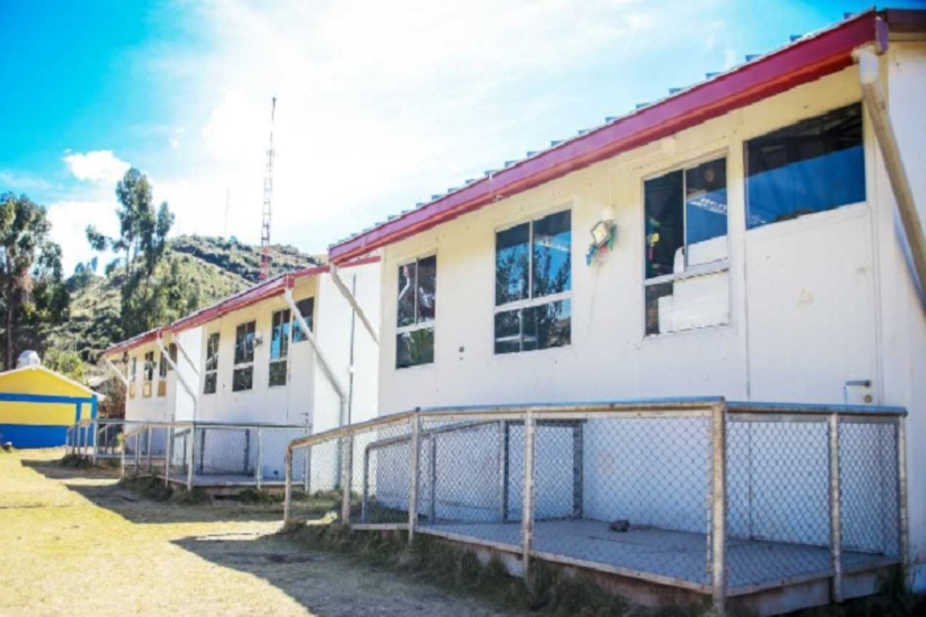 Cerca de 500 escolares de colegios rurales de la región Tumbes estudiarán en óptimas condiciones el próximo año 2019, gracias a las modernas unidades educativas que adquirirá e instalará el Ministerio de Educación en cada uno de los centros educativos afectados por el Fenómeno de El Niño Costero 2017.