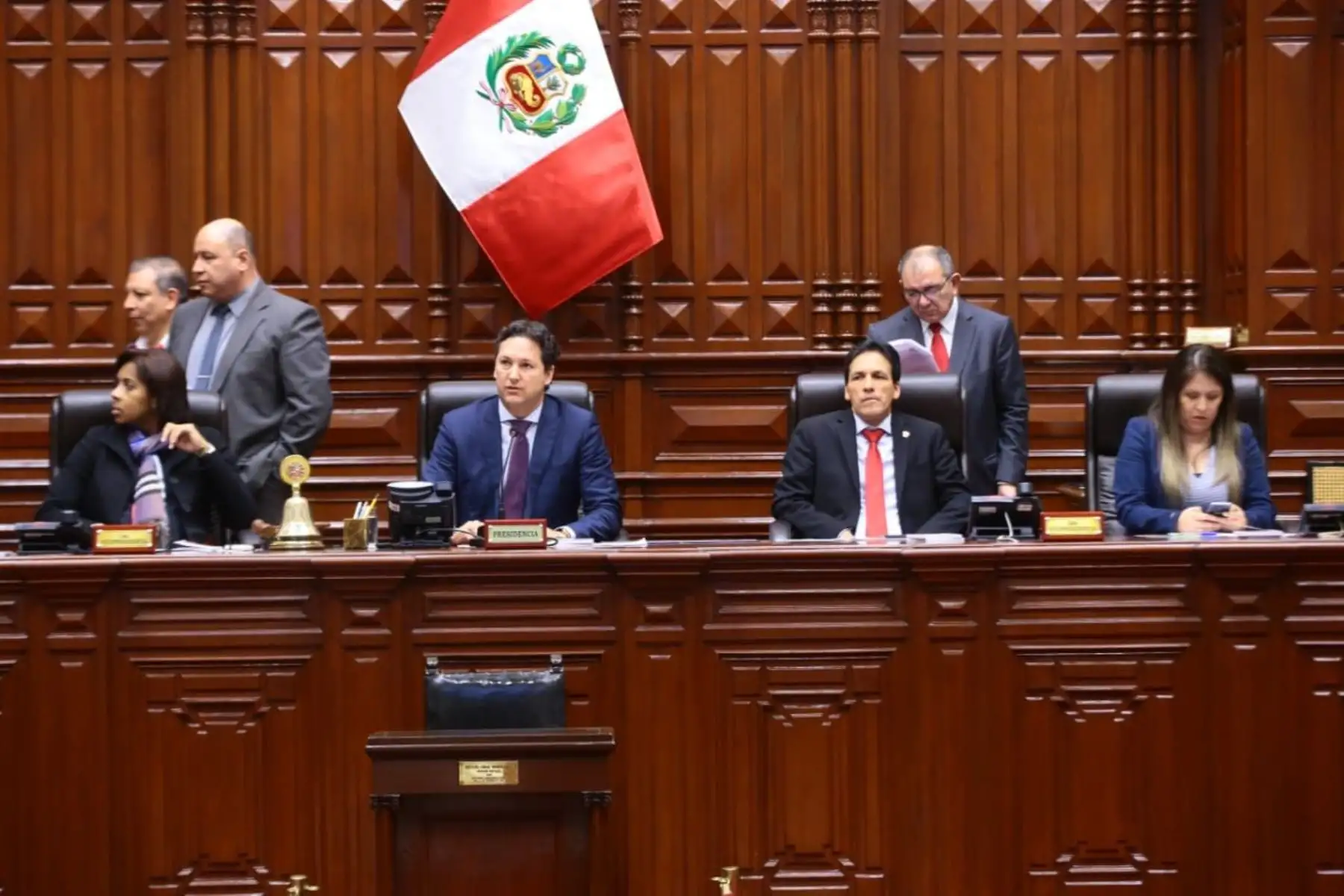 Mesa Directiva presidida por Daniel Salaverry