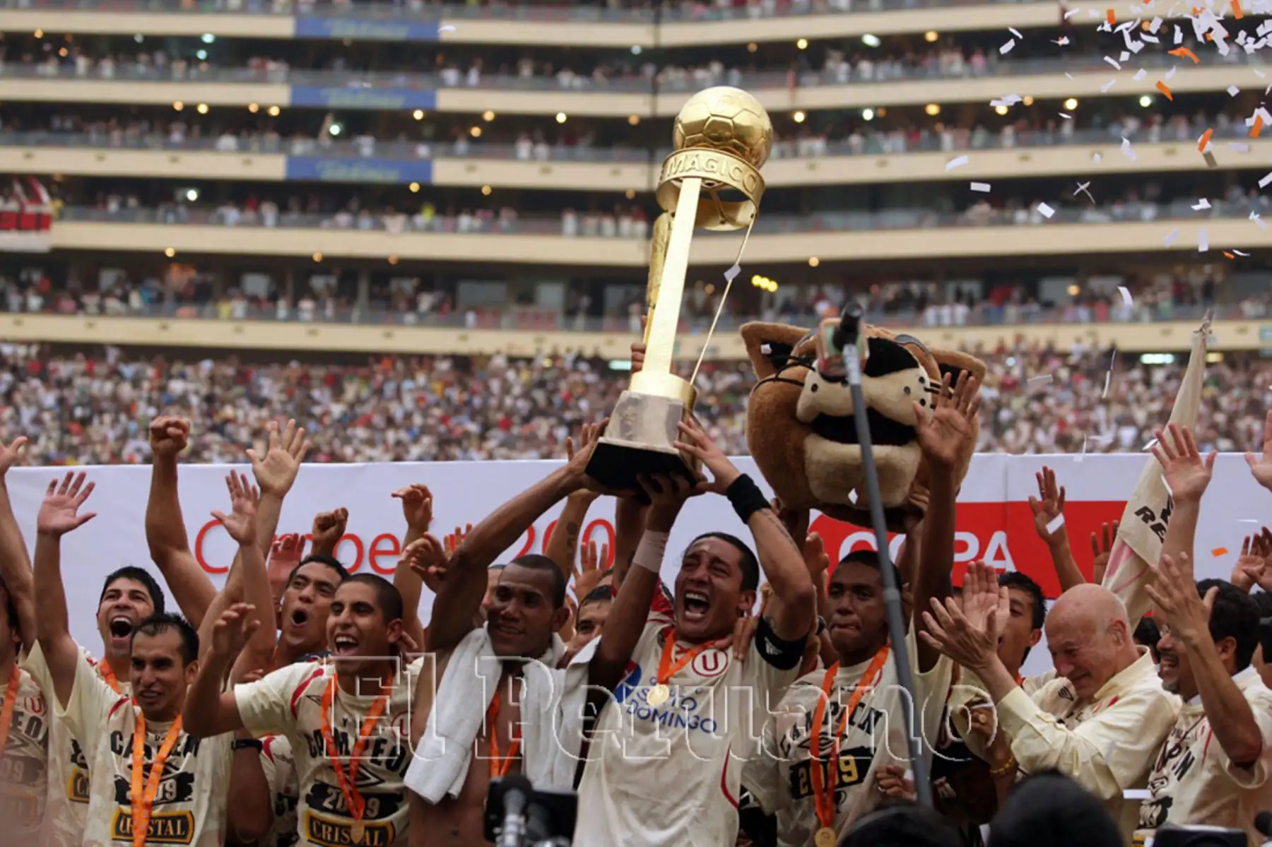 Universitario de Deportes se coronó campeón nacional 2009 (13 diciembre 2009). Foto: Diario Oficial EL PERUANO.
