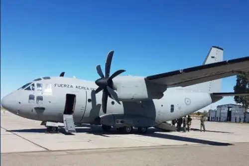 En la base aérea de Vítor en Arequipa, perteneciente al Ala Aérea N°3 de la Fuerza Aérea del Perú (FAP) se encuentra el avión de transporte militar C 27 J-Spartan, listo para trasladar hacia Lima a los pacientes intoxicados procedentes de Ayacucho que requieran una atención de mayor complejidad.