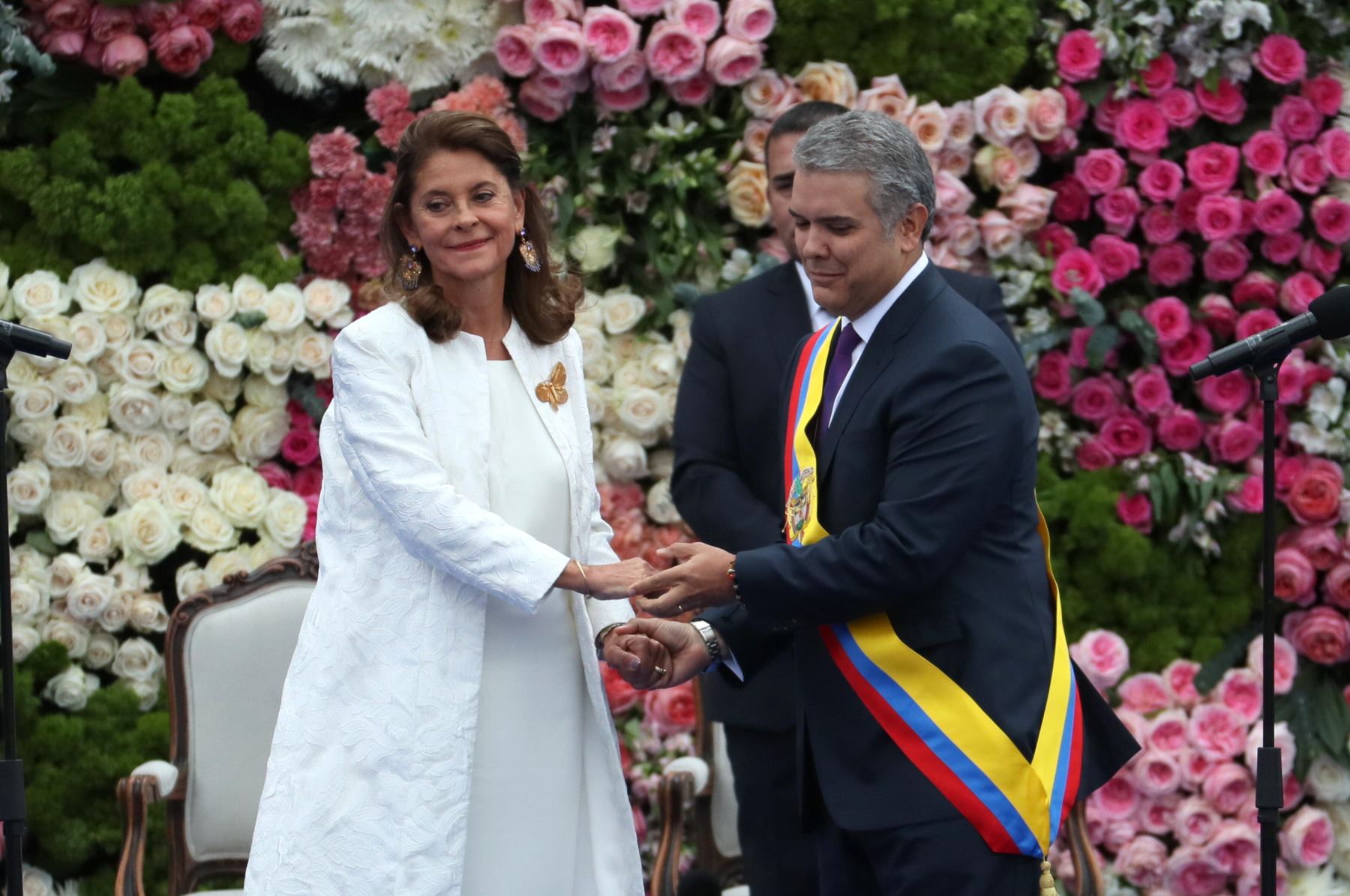 El nuevo presidente colombiano, Iván Duque Márquez, y su vicepresidenta, Marta Lucía Ramírez, participan durante la ceremonia de investidura Foto: EFE