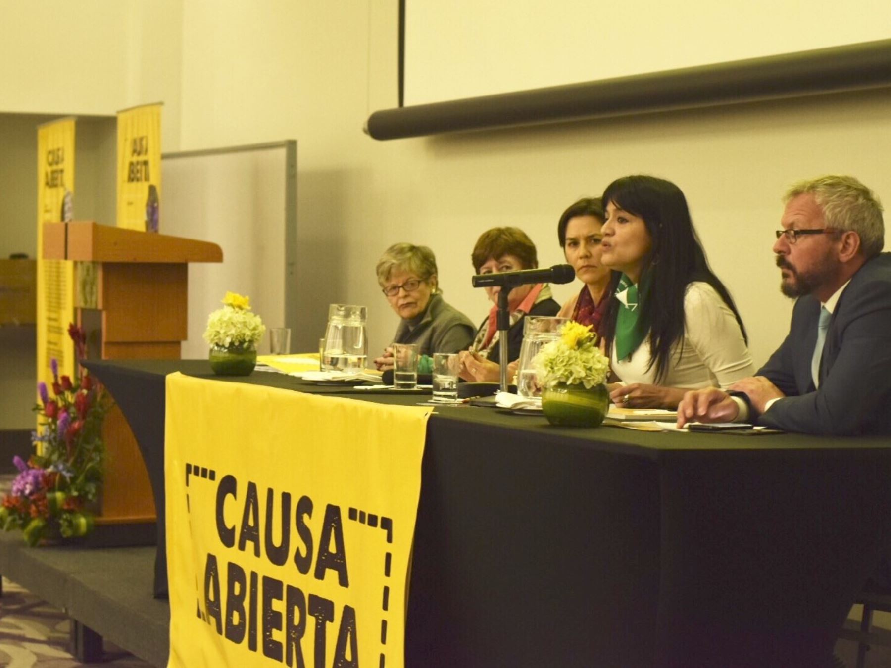 Avances y políticas pendientes a favor de la mujer analizan representantes de diversas organizaciones feministas de América latina y El Caribe.