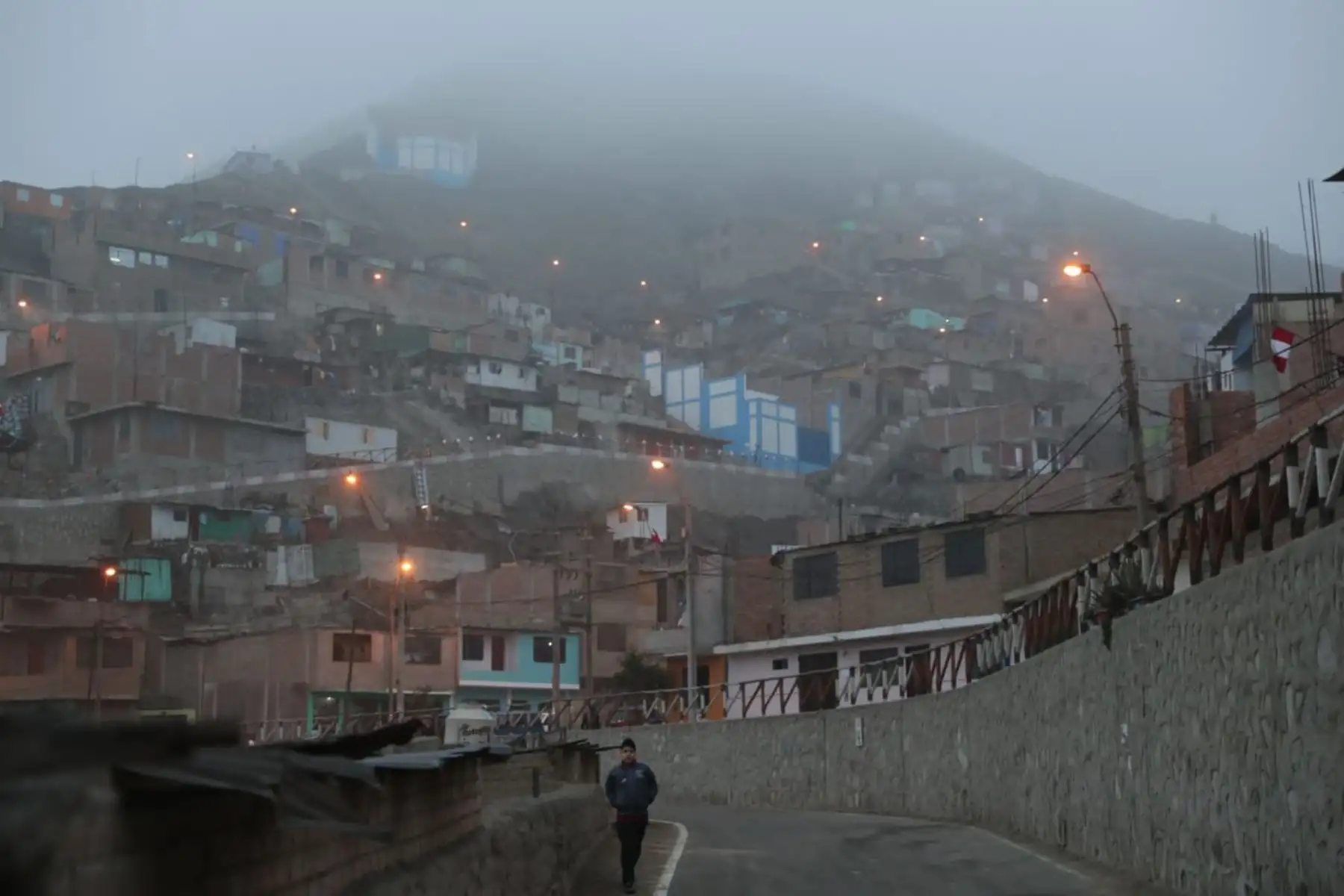 Los vecinos de Valle Amauta III, en Ate, ahora contarán con agua potable en sus casas. El presidente Martín Vizcarra junto al ministro Javier Pique inauguran este servicio que mejorará la calidad de vida de los vecinos del sector. Foto: ANDINA/Prensa Presidencia.