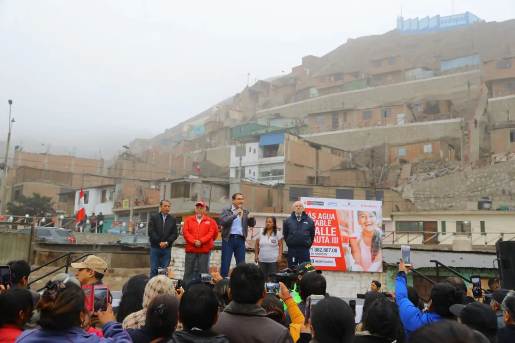 El Presidente de la República, Martín Vizcarra, inaugura las obras de ampliación de los sistemas de agua potable y alcantarillado en el Valle Amauta 3, distrito de Ate. Foto: ANDINA/Prensa Presidencia.