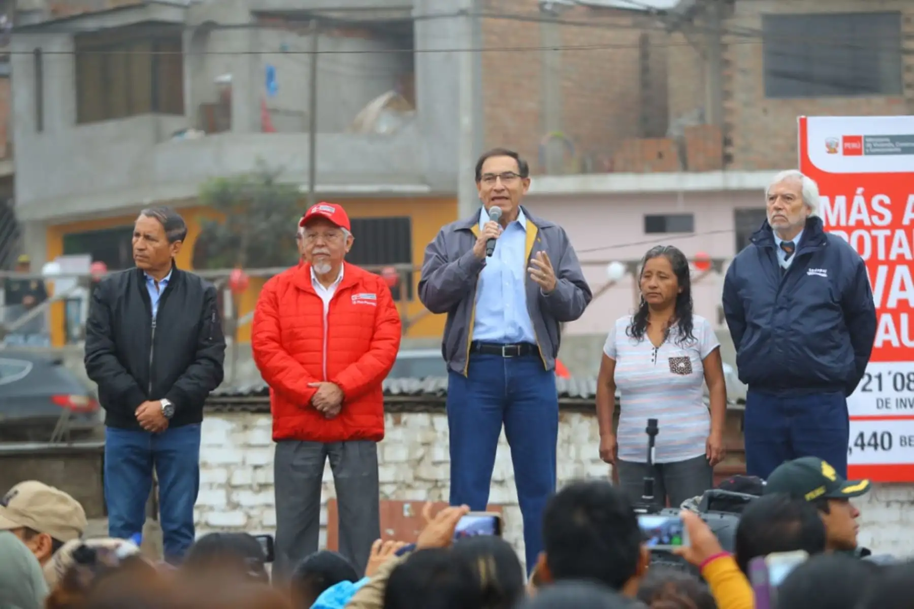 El Presidente de la República, Martín Vizcarra, inaugura las obras de ampliación de los sistemas de agua potable y alcantarillado en el Valle Amauta 3, distrito de Ate. Foto: ANDINA/Prensa Presidencia.