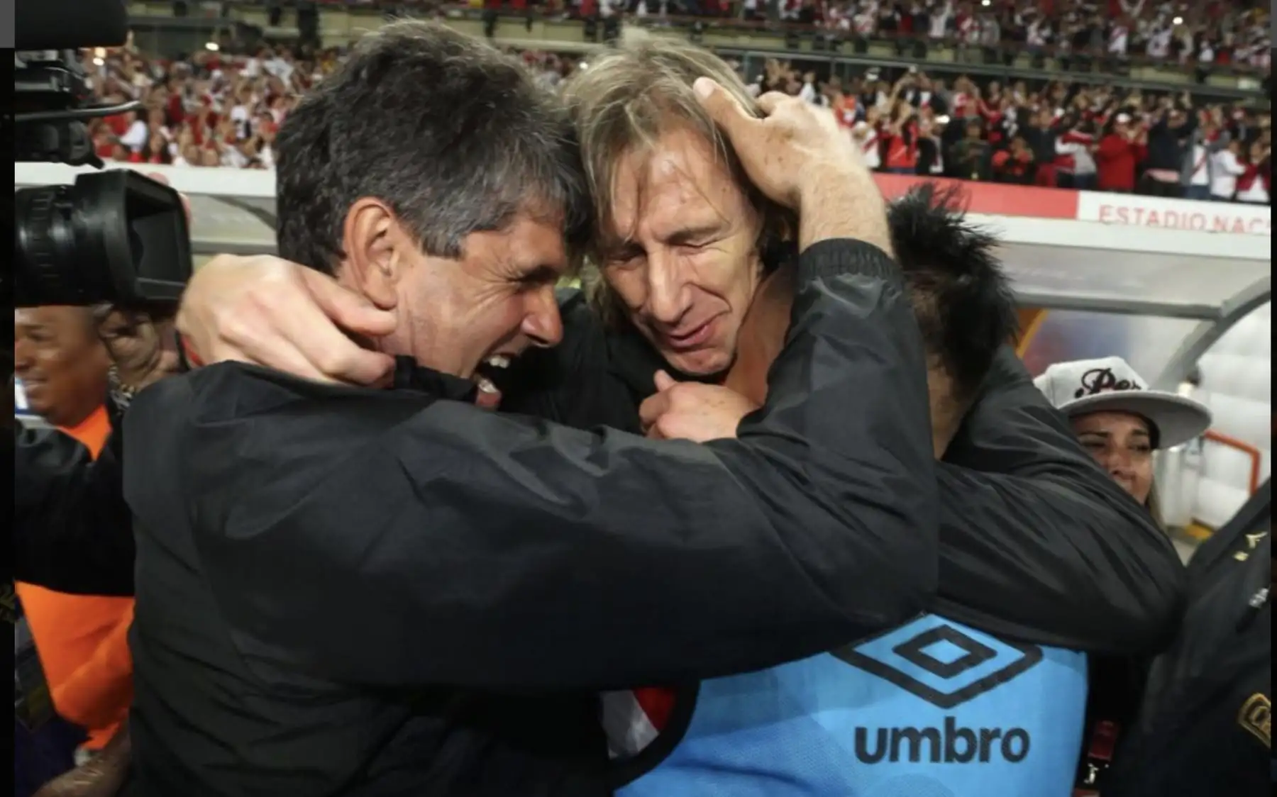 Ricardo Gareca, director técnico de la selección peruana, festeja la clasificación al Mundial de Rusia 2018. Foto: ANDINA/FPF.