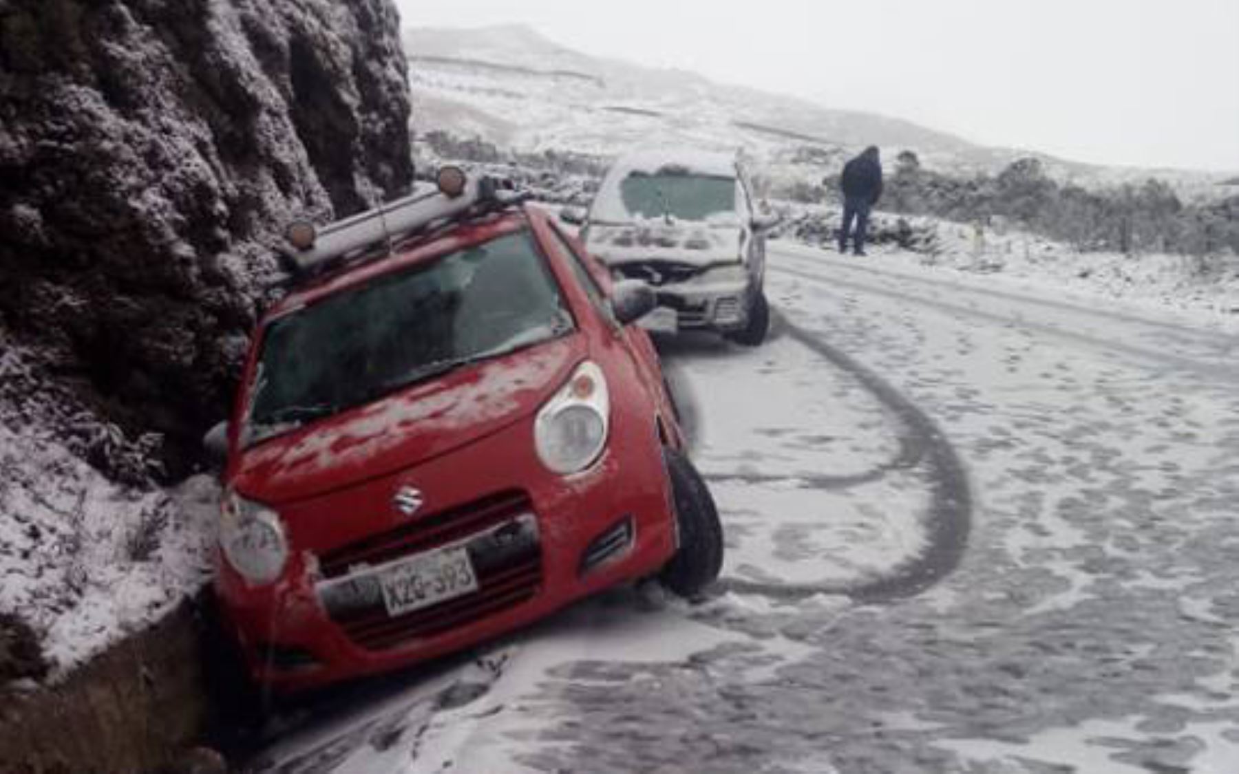 Vía Cusco Quillabamba restringida por caída de nieve en el abra Málaga. Foto: ANDINA