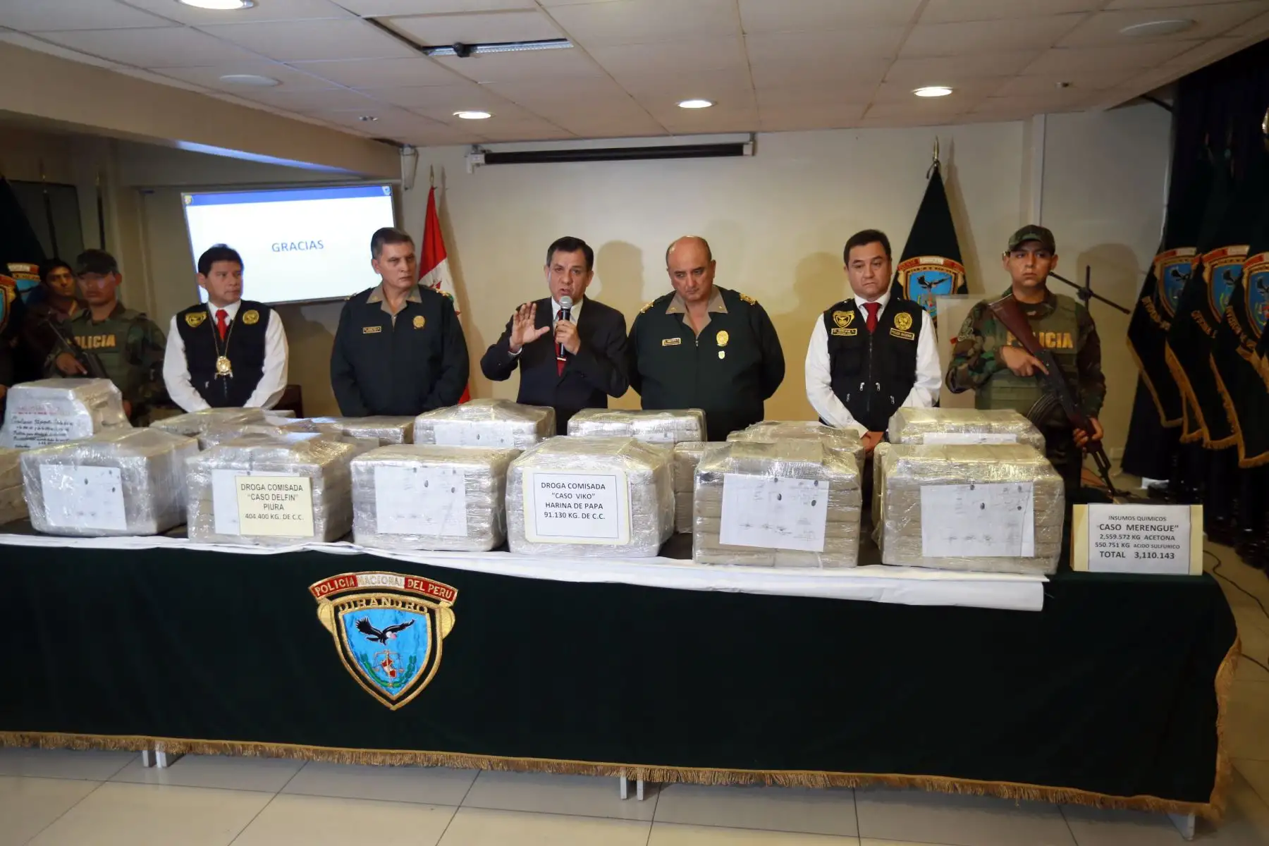 El ministro del Interior, Mauro Medina Guimaraes, resaltó la importancia del trabajo policial contra el narcotráfico y sostuvo que la magnitud de estos golpes alcanza a todos los implicados en esta actividad ilícita. Foto: ANDINA/Norman Córdova. Foto: ANDINA/Norman Córdova