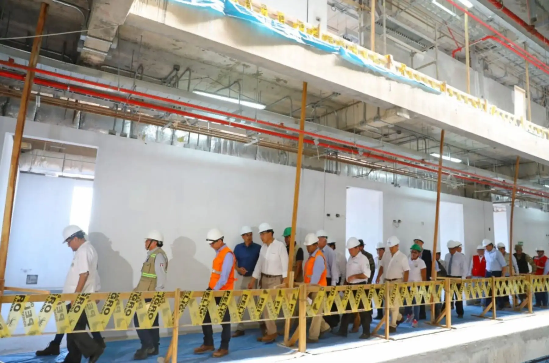 Presidente de la República, Martín Vizcarra, inspecciona obras del hospital regional de Pucallpa. Foto: ANDINA/Prensa Presidencia.