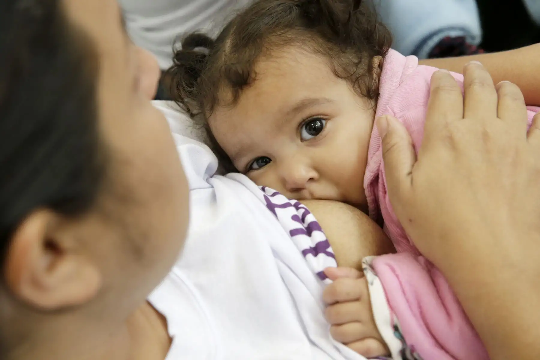 Durante los primeros 6 meses del bebe la lactancia materna debe ser exclusiva, es decir sin ningún tipo de alimentación adicional. Foto: ANDINA/Melina Mejía
