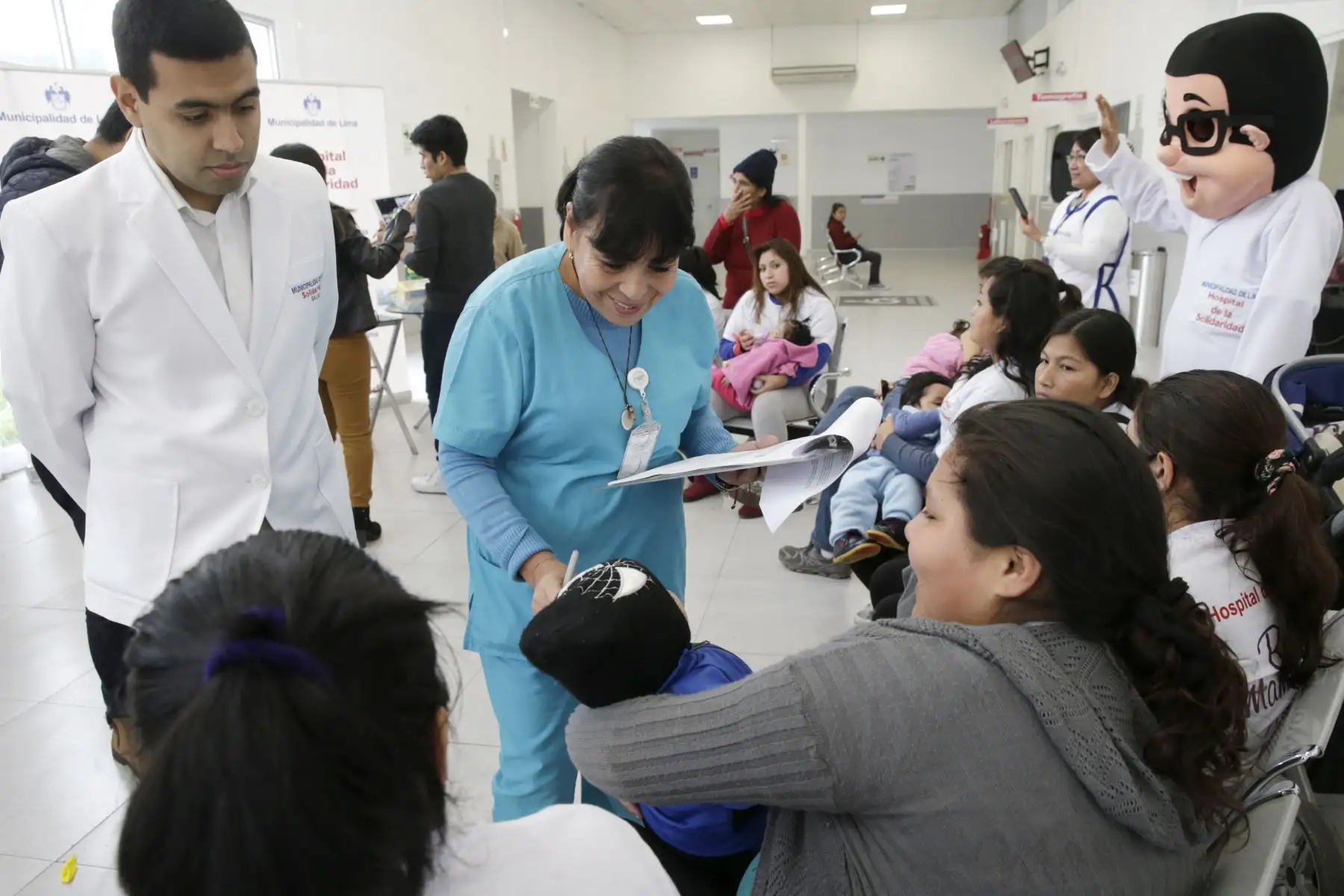 La lactancia materna debería mantenerse hasta los 2 años, así estará protegido de enfermedades frecuentes como infecciones intestinales, problemas respiratorios y alergias. Foto: ANDINA/Melina Mejía