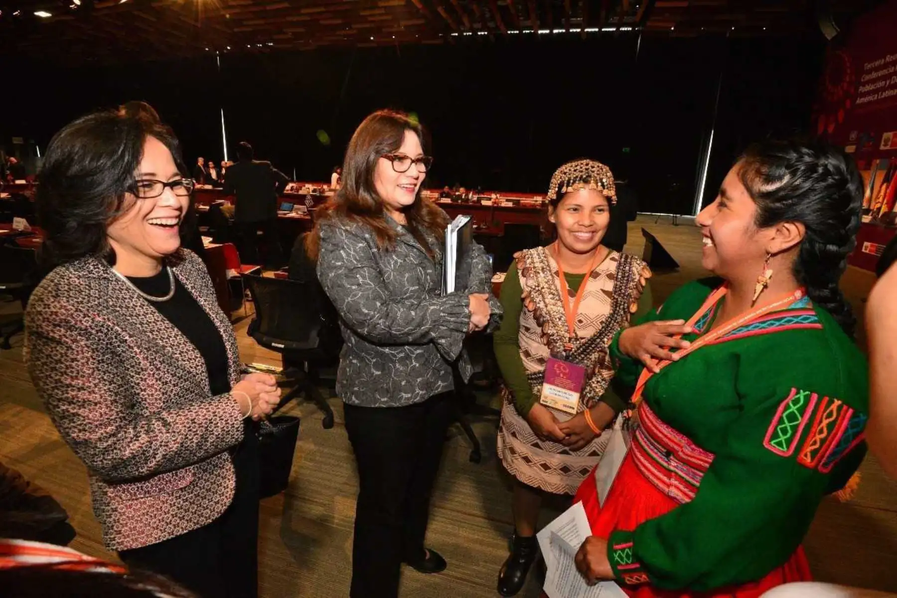 La Tercera Reunión de la Conferencia Regional de Población y Desarrollo, que se realiza en Lima, congregó a distintas autoridades de la región de Latinoamérica y el Caribe, encargadas de liderar políticas que garanticen el bienestar de las poblaciones de sus países, a quienes se sumaron jóvenes representantes de los pueblos indígenas del Perú.